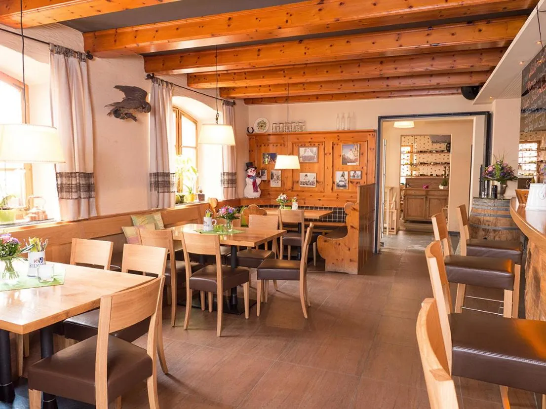 Restaurant/places to eat in Gasthof Deutscher Adler und Hotel Puchtler