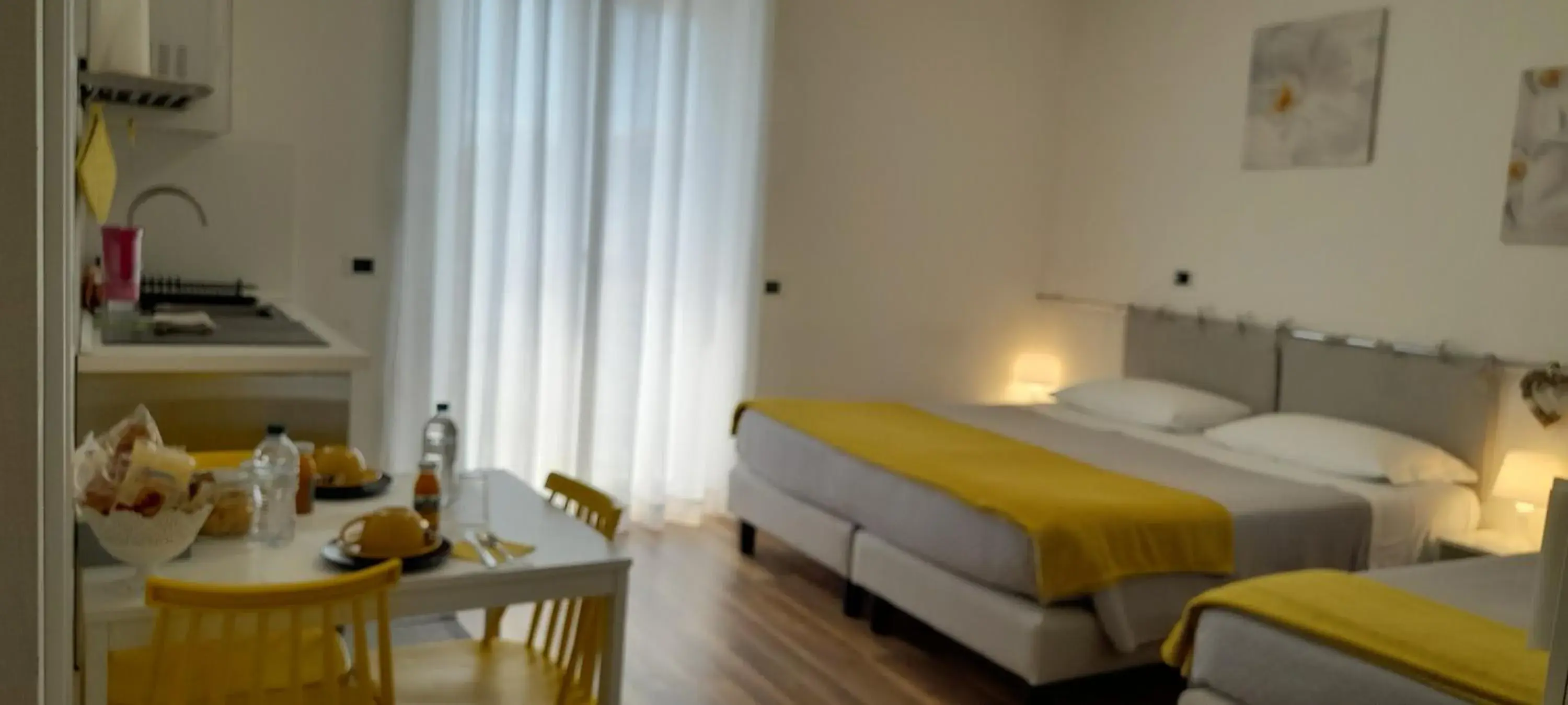 Triple Room with Balcony - single occupancy in Cristel malpensa room Triple Room with Balcony - single occupancy in Cristel malpensa room
