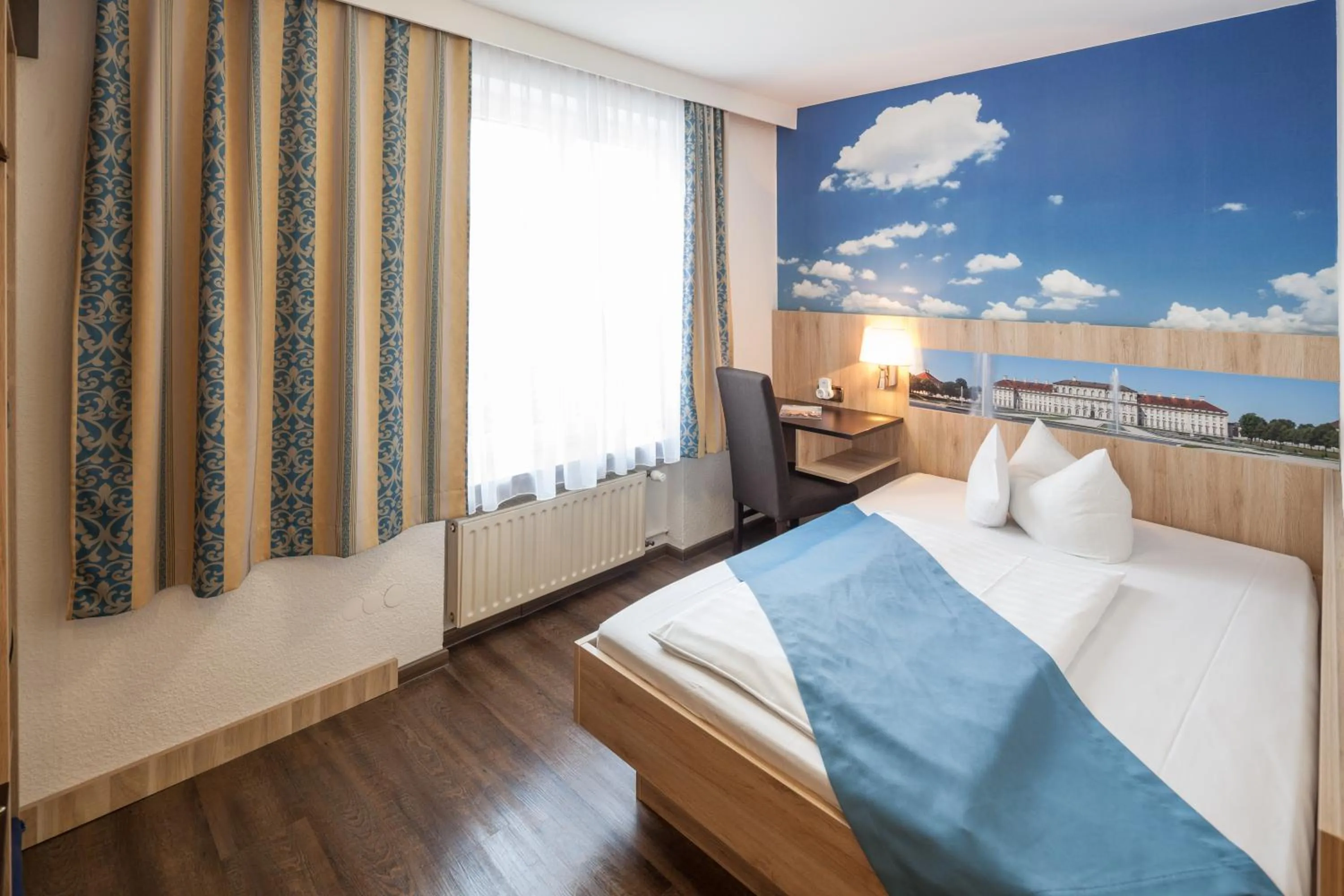 Bed in Hotel Blauer Karpfen