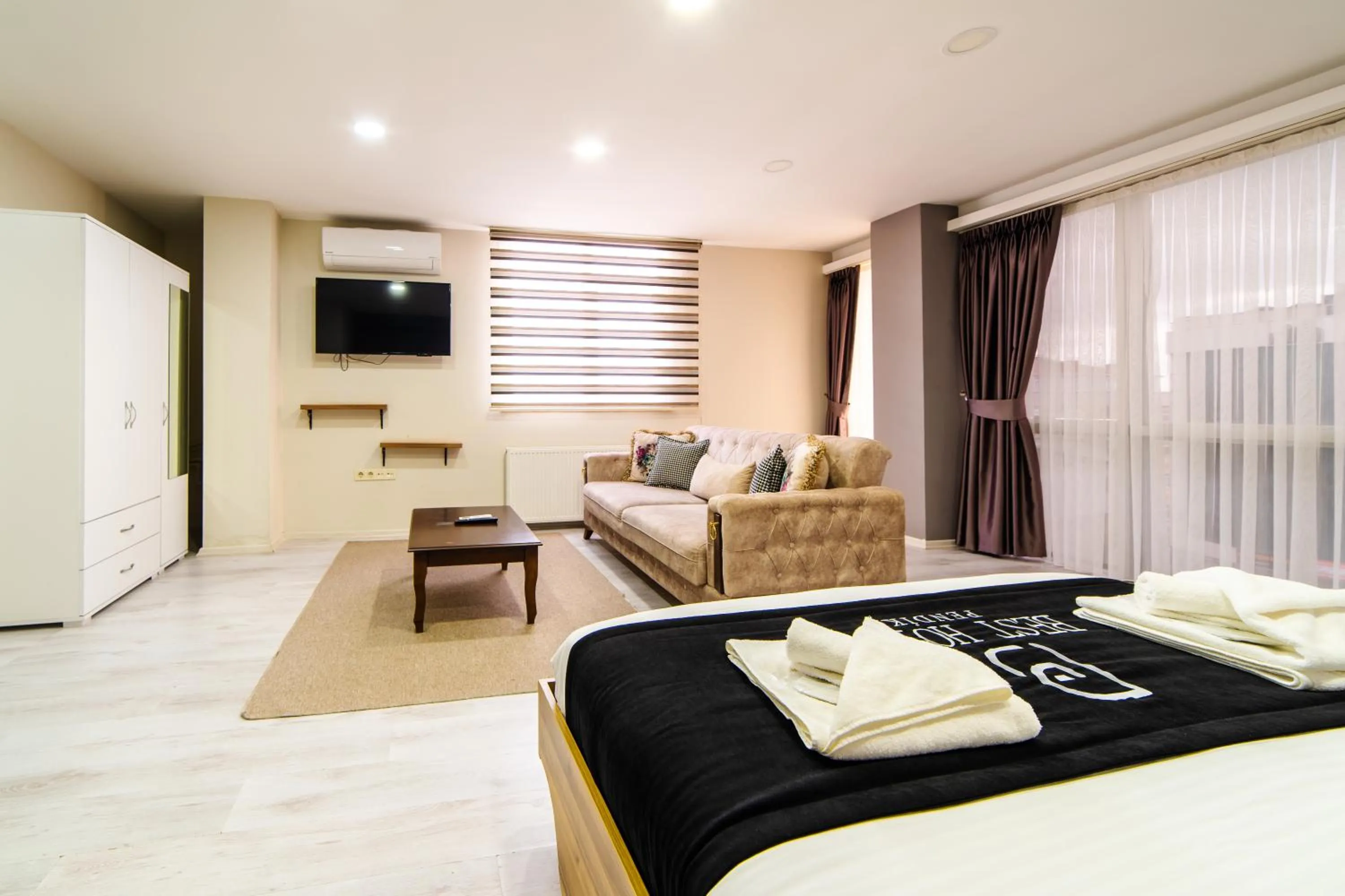 Communal lounge/ TV room, Bed in Best Hotel Pendik