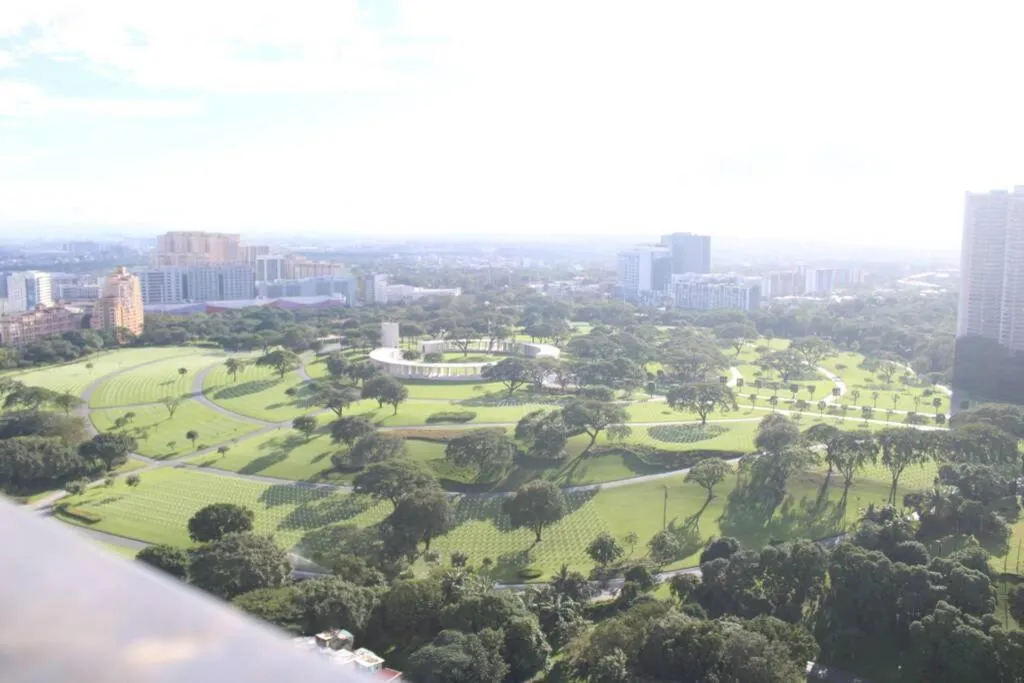 A2J Luxury BGC Balcony Suite Near SM AURA Taguig