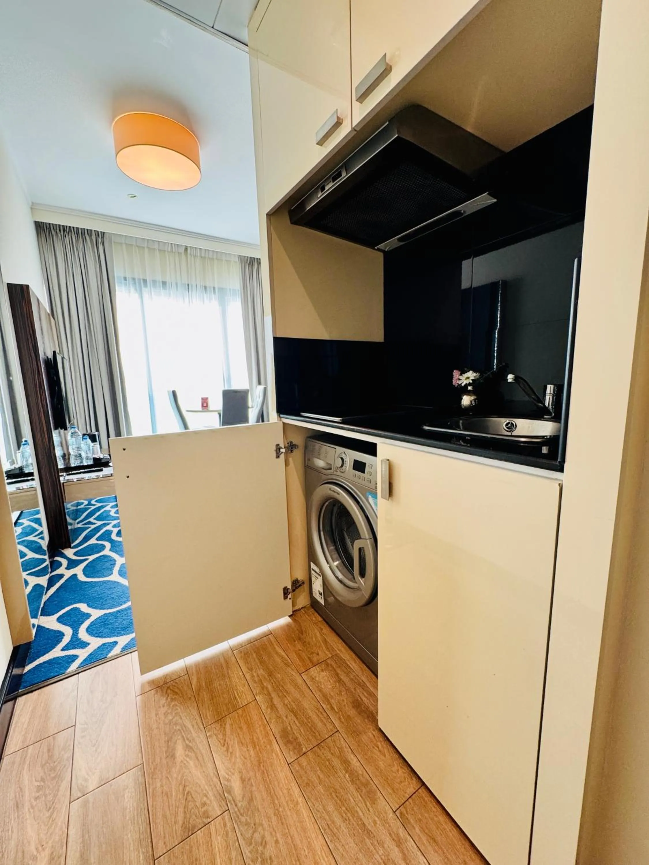 Kitchen or kitchenette in Hawthorn Suites by Wyndham Abu Dhabi City Center