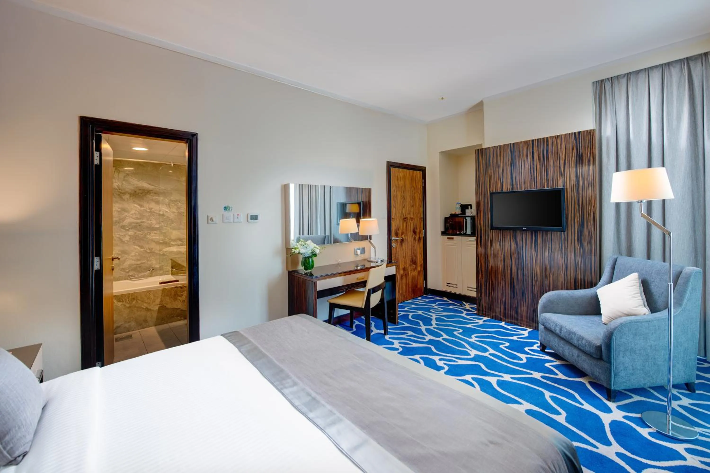 Bed in Hawthorn Suites by Wyndham Abu Dhabi City Center