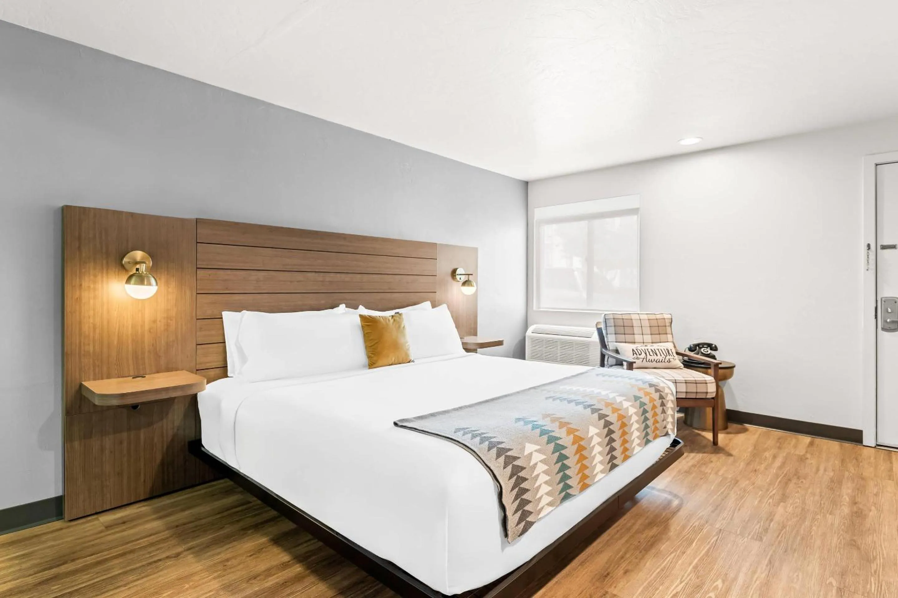 Bedroom in Maverick Hotel Eugene Near University, an Ascend Collection Hotel