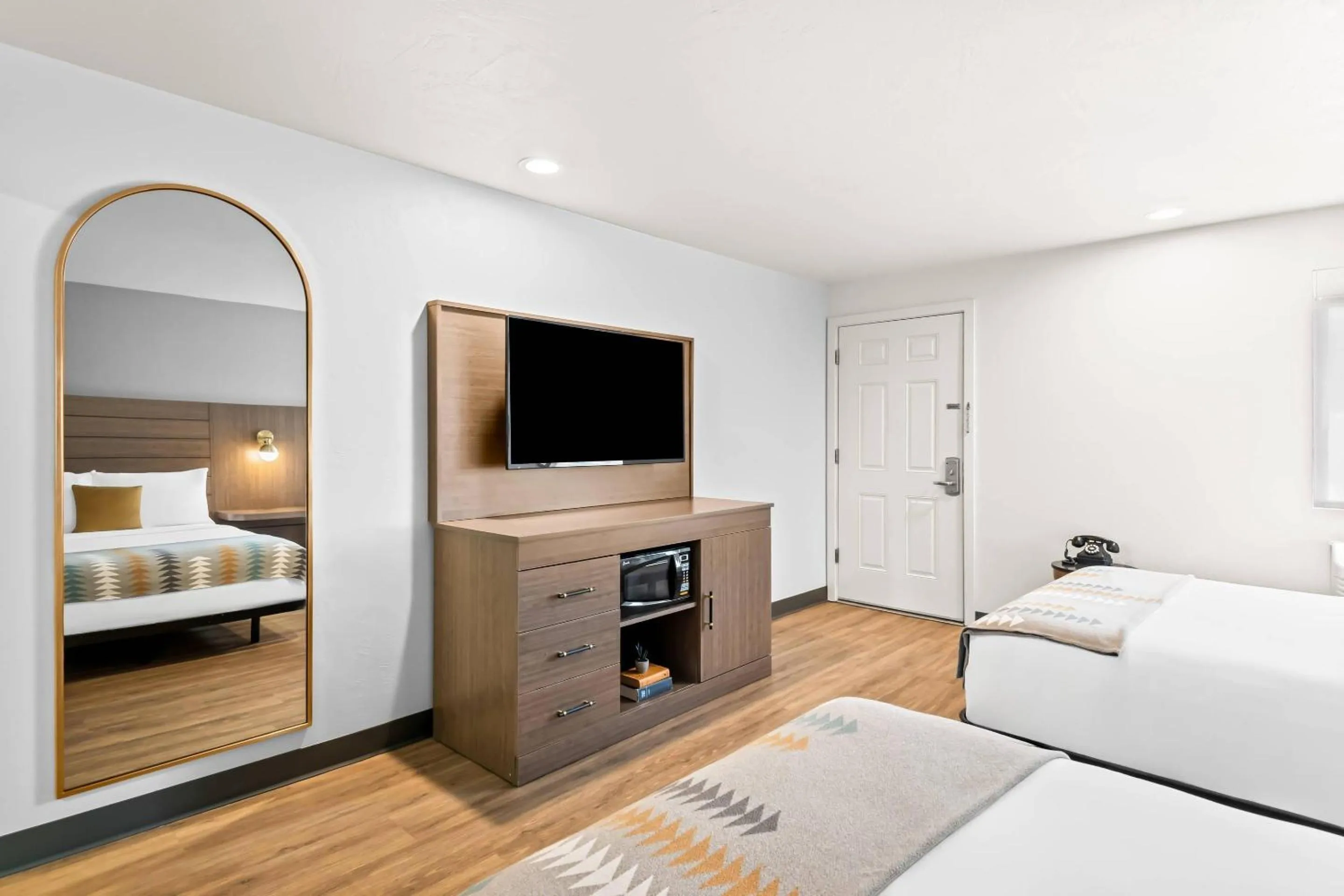 Bedroom in Maverick Hotel Eugene Near University, an Ascend Collection Hotel