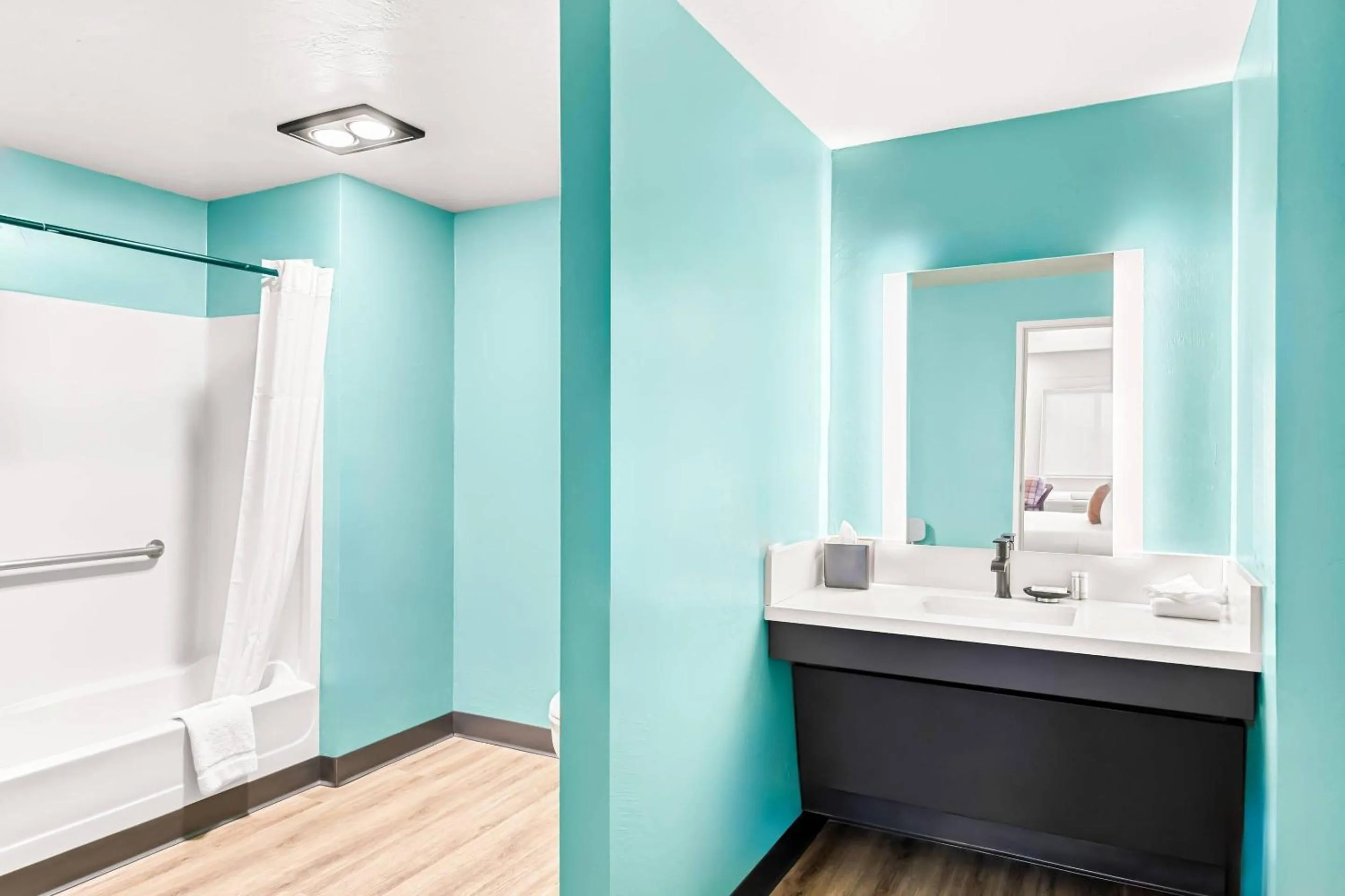 Bedroom in Maverick Hotel Eugene Near University, an Ascend Collection Hotel