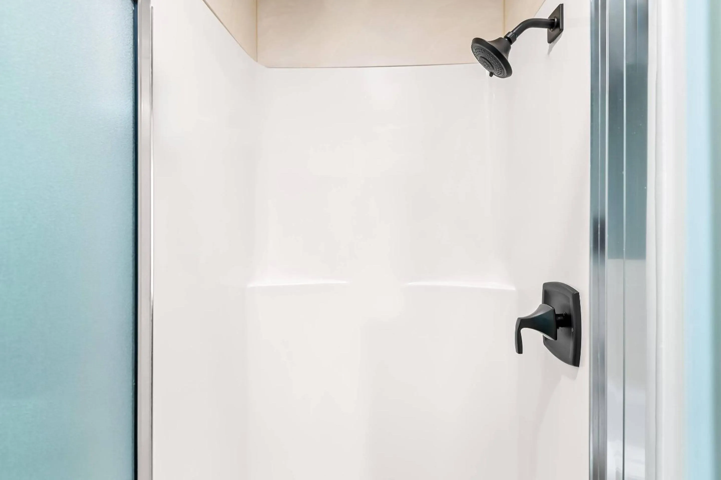 Bedroom in Maverick Hotel Eugene Near University, an Ascend Collection Hotel