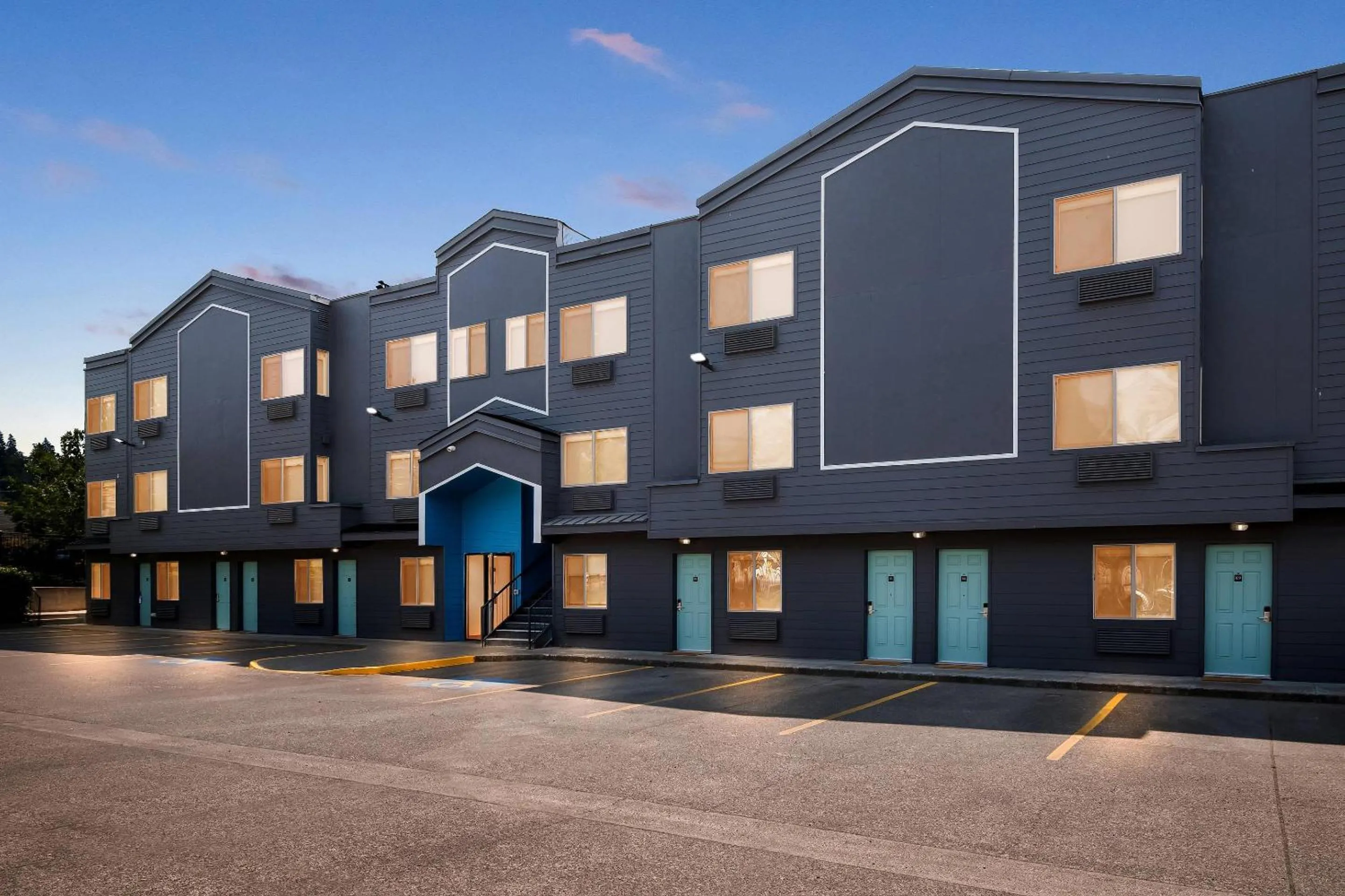 Property building in Maverick Hotel Eugene Near University, an Ascend Collection Hotel