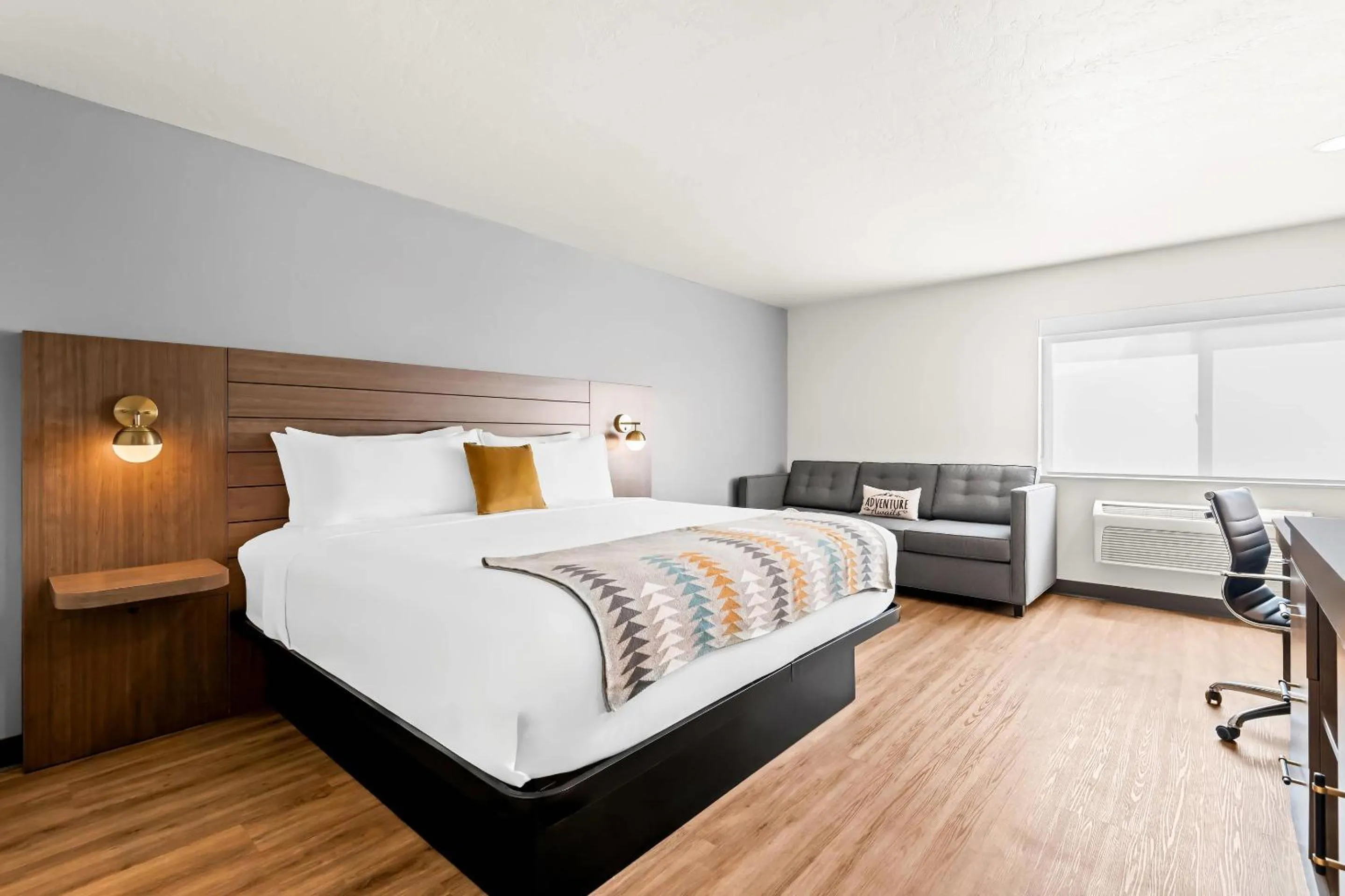 Bedroom in Maverick Hotel Eugene Near University, an Ascend Collection Hotel