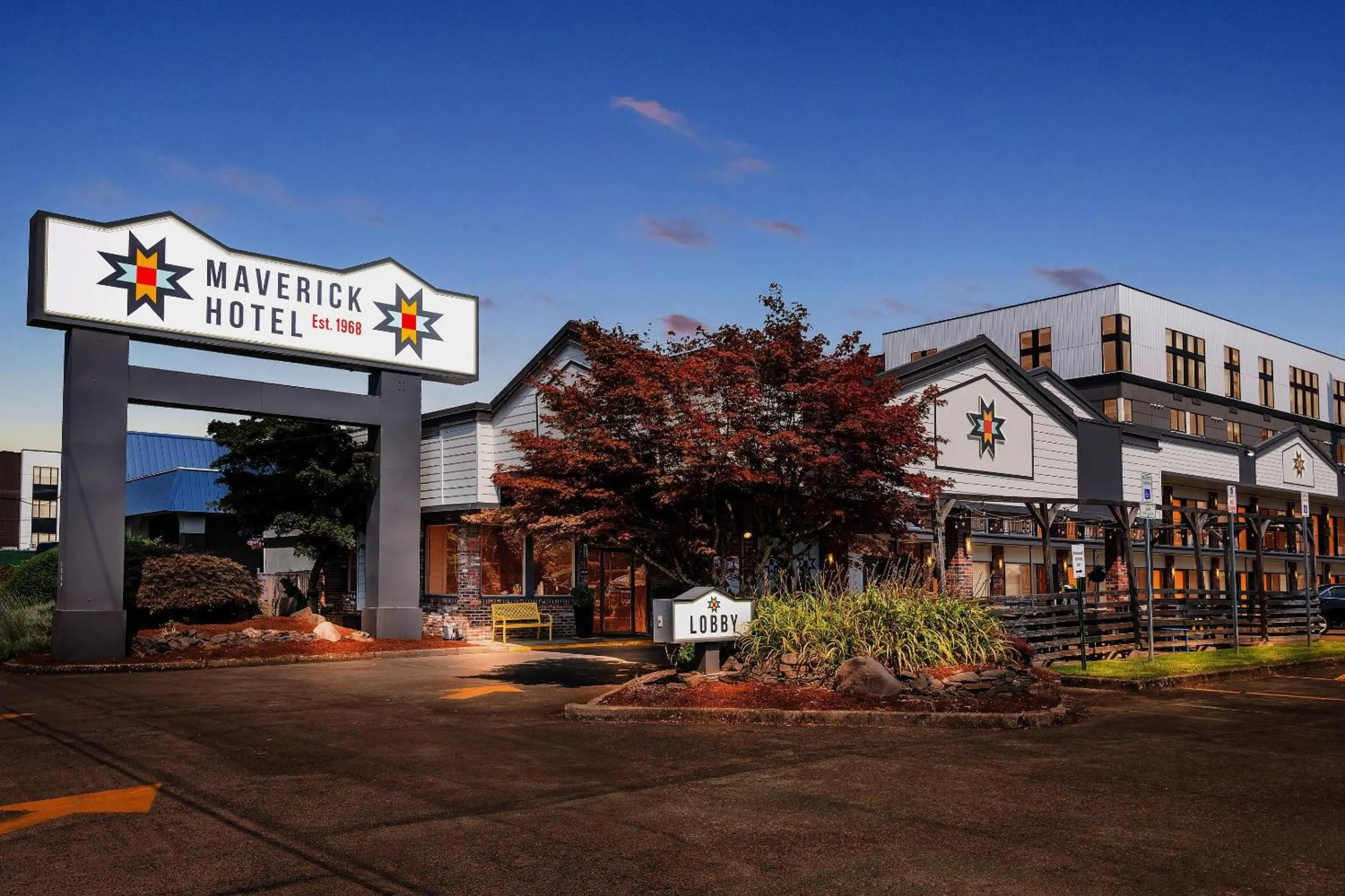 Property building in Maverick Hotel Eugene Near University, an Ascend Collection Hotel