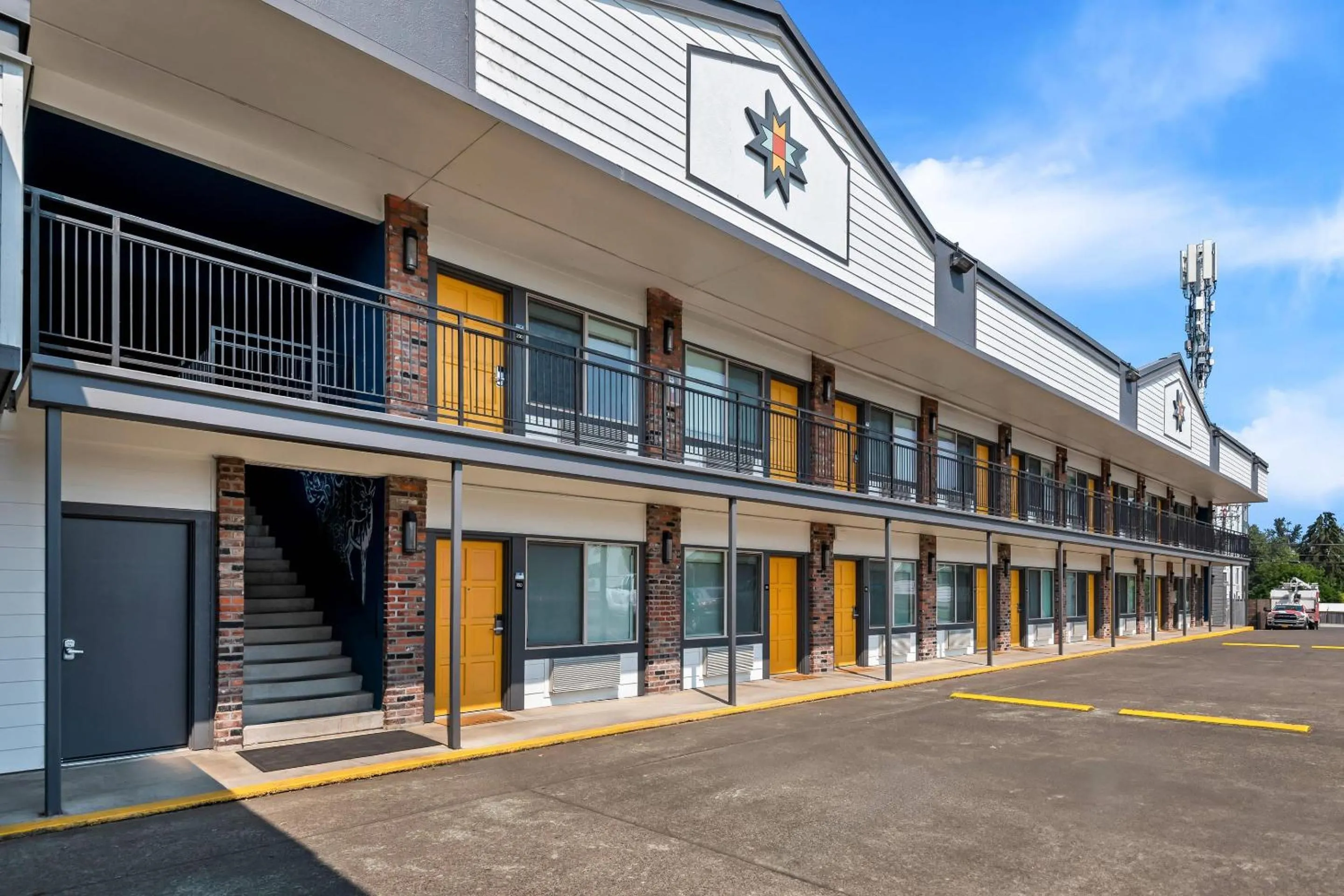 Property building in Maverick Hotel Eugene Near University, an Ascend Collection Hotel