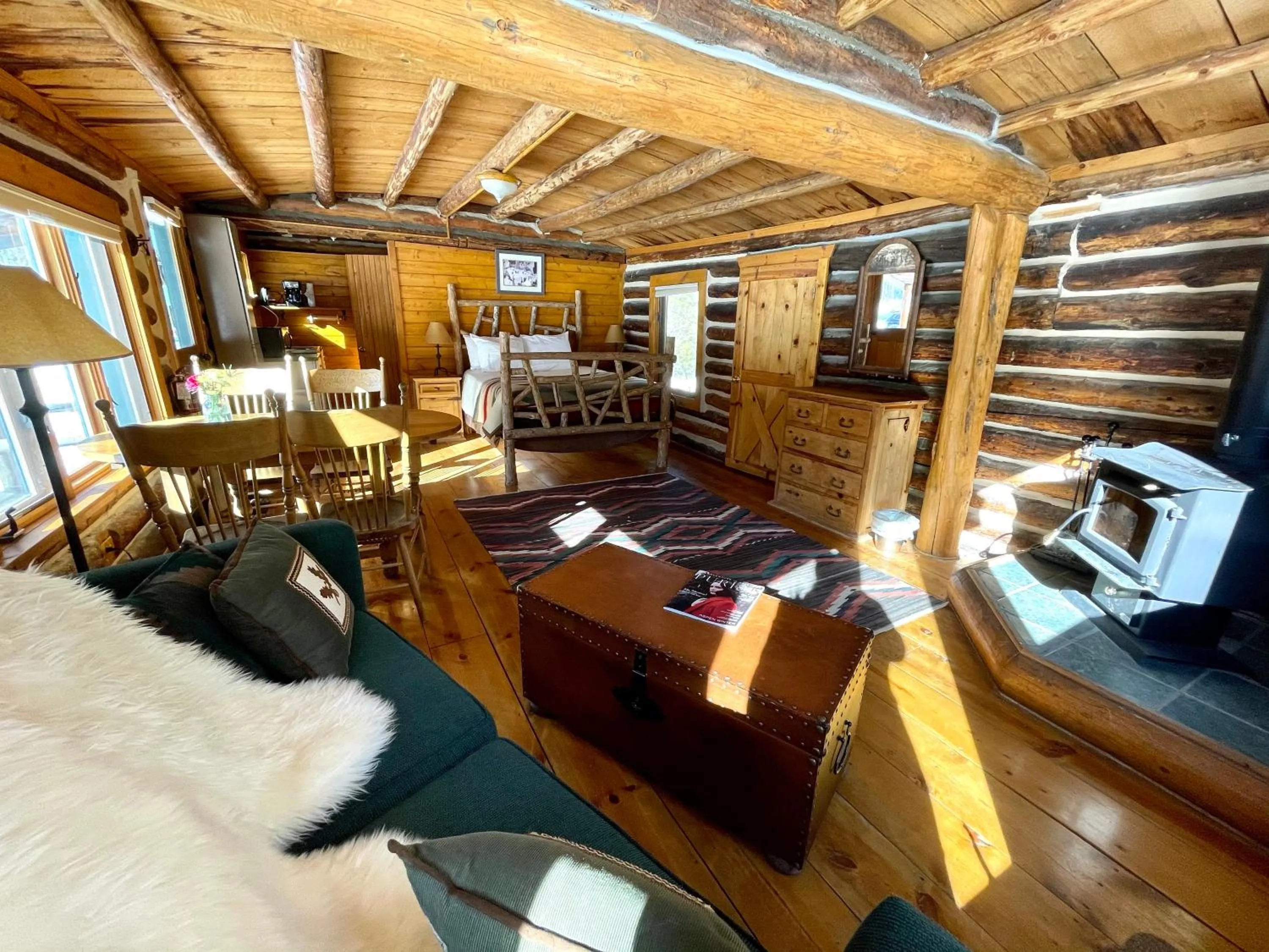 Photo of the whole room in Beyul Retreat