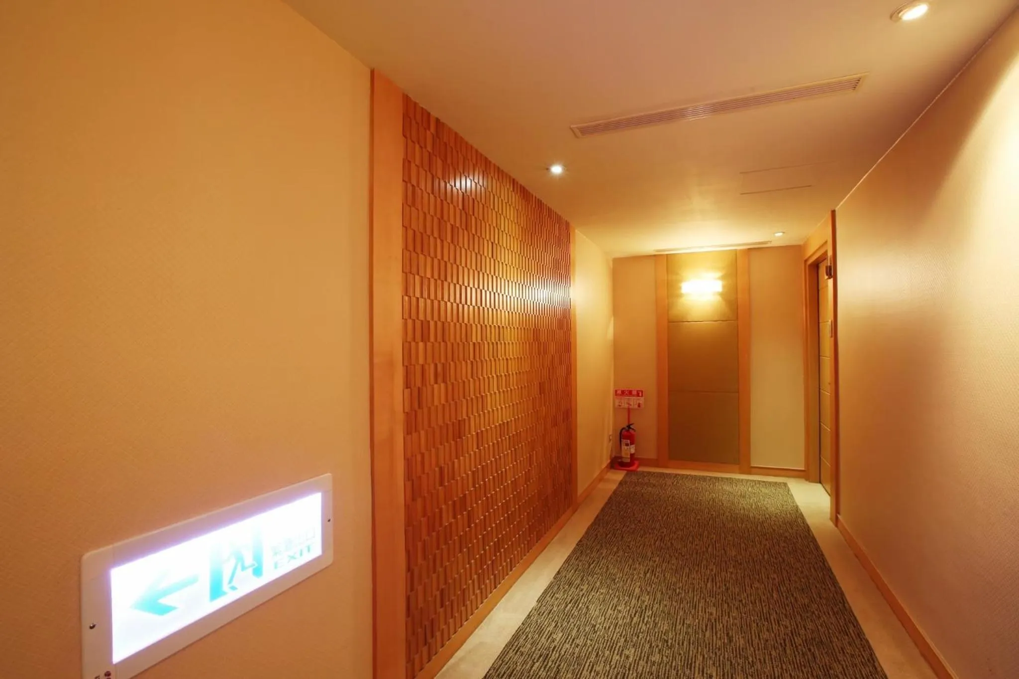 晶樺商務飯店 鄰近羅東車站