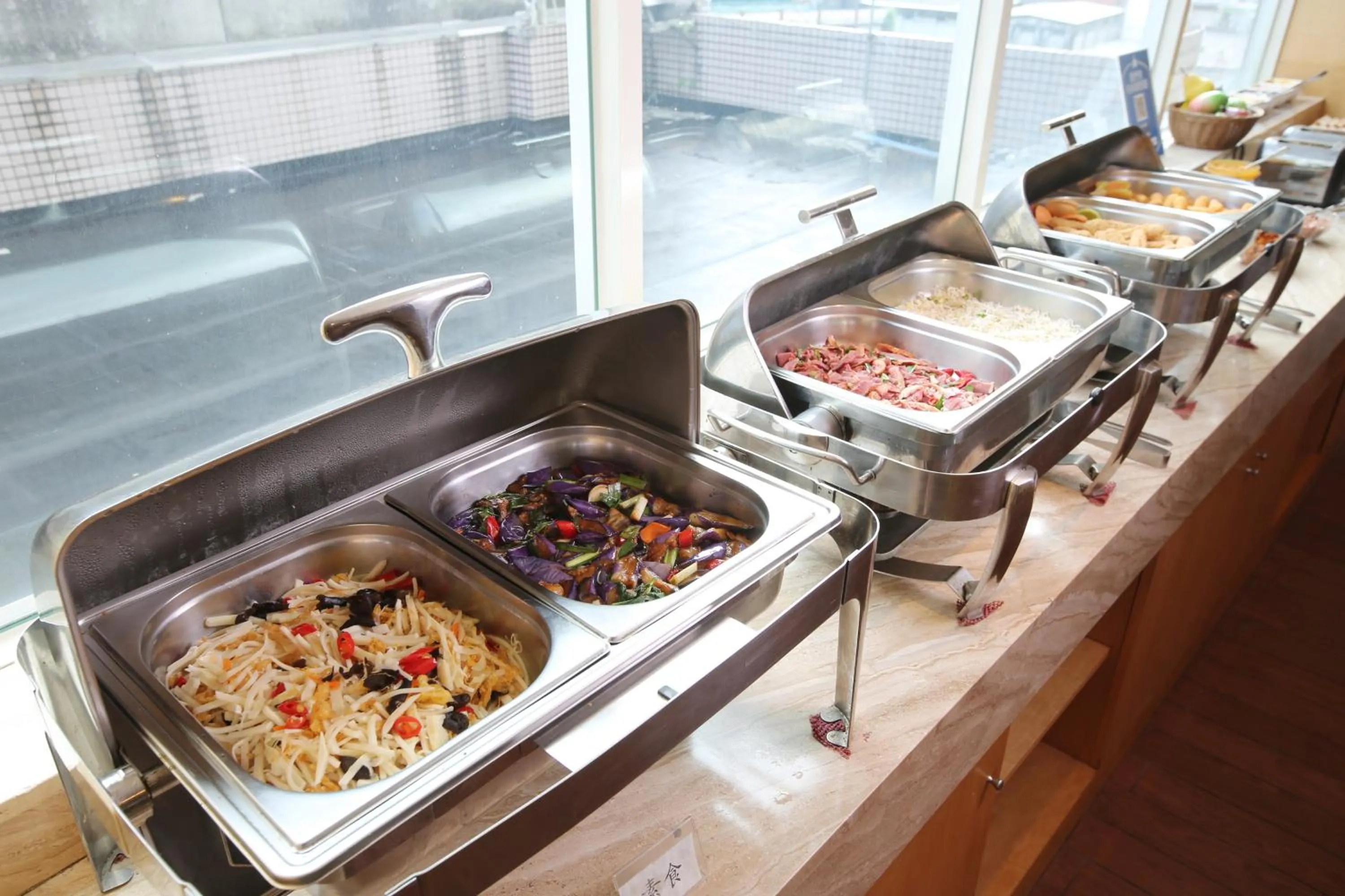 Buffet breakfast in 晶樺商務飯店 鄰近羅東車站