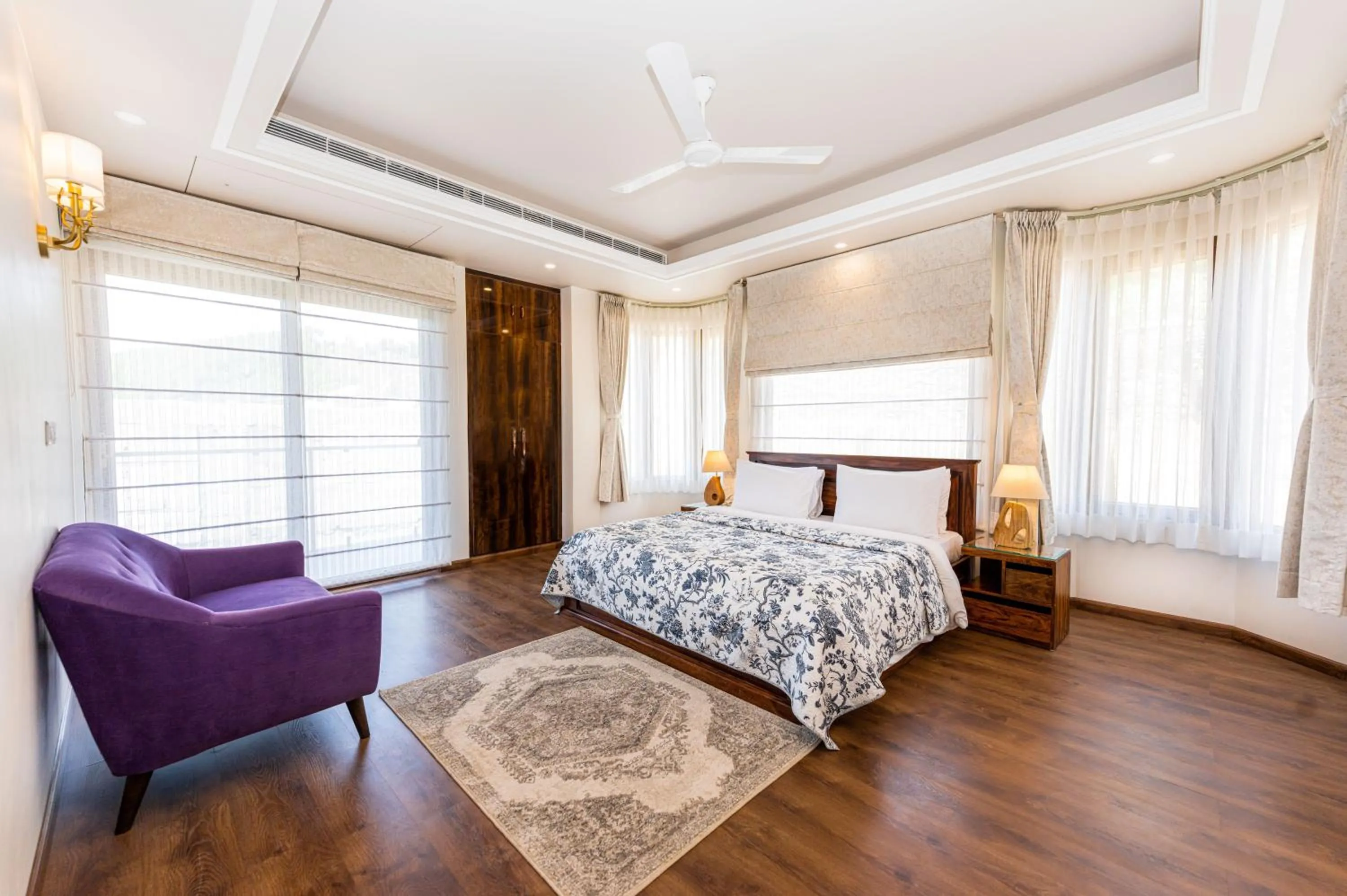 Bedroom, Bed in The Manor Luxury Apartments, Shimla