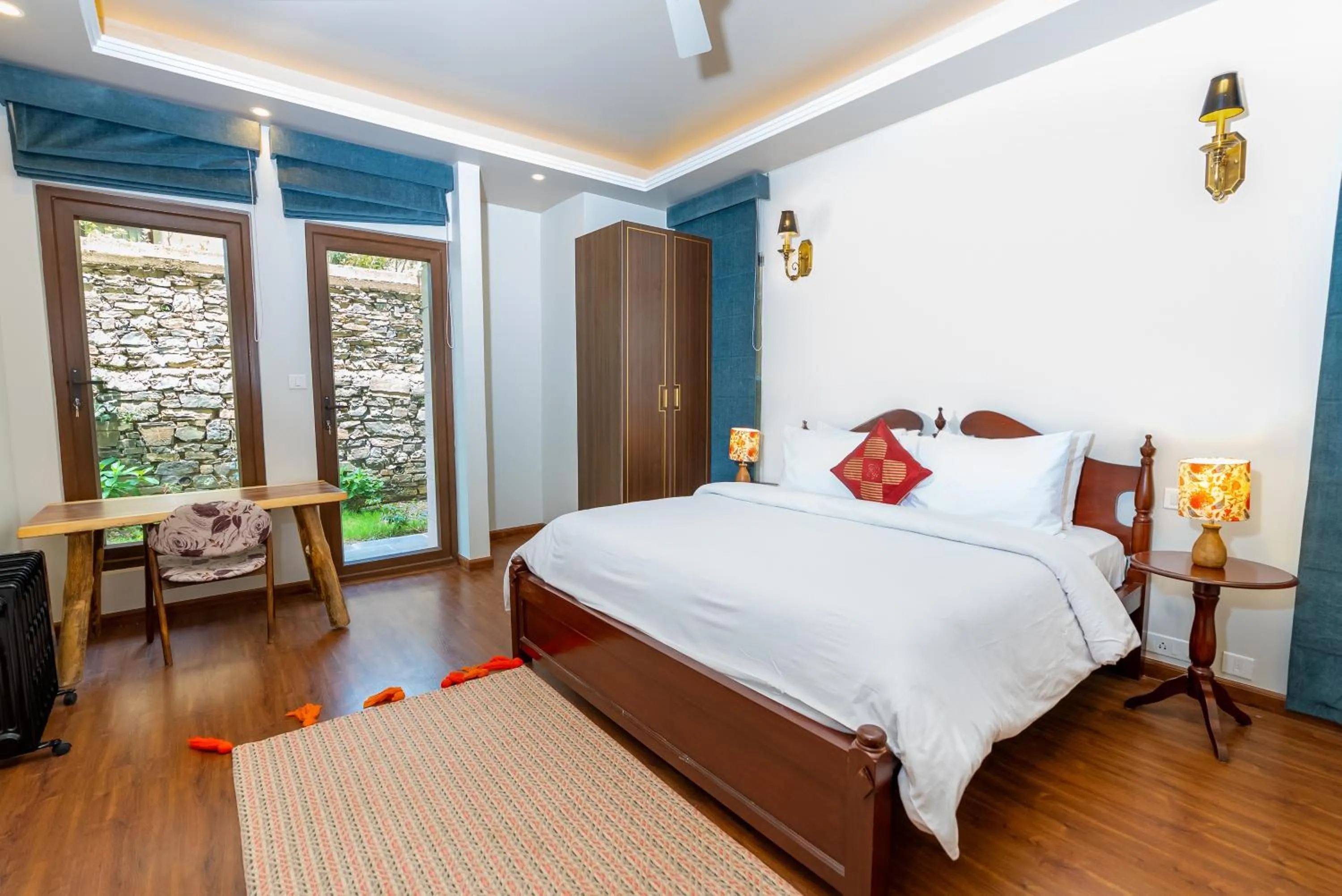 Bedroom, Bed in The Manor Luxury Apartments, Shimla