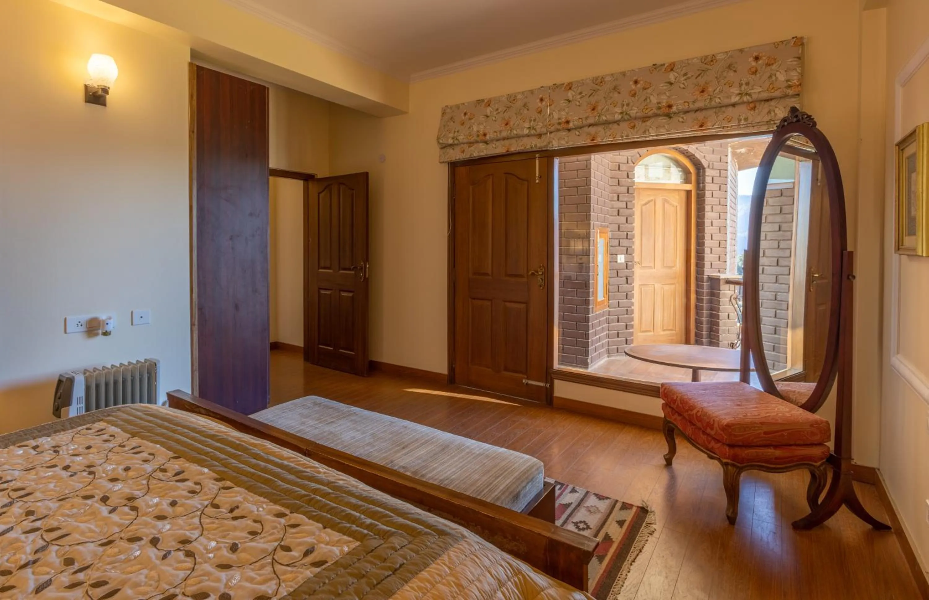 Bedroom, Bed in The Manor Luxury Apartments, Shimla