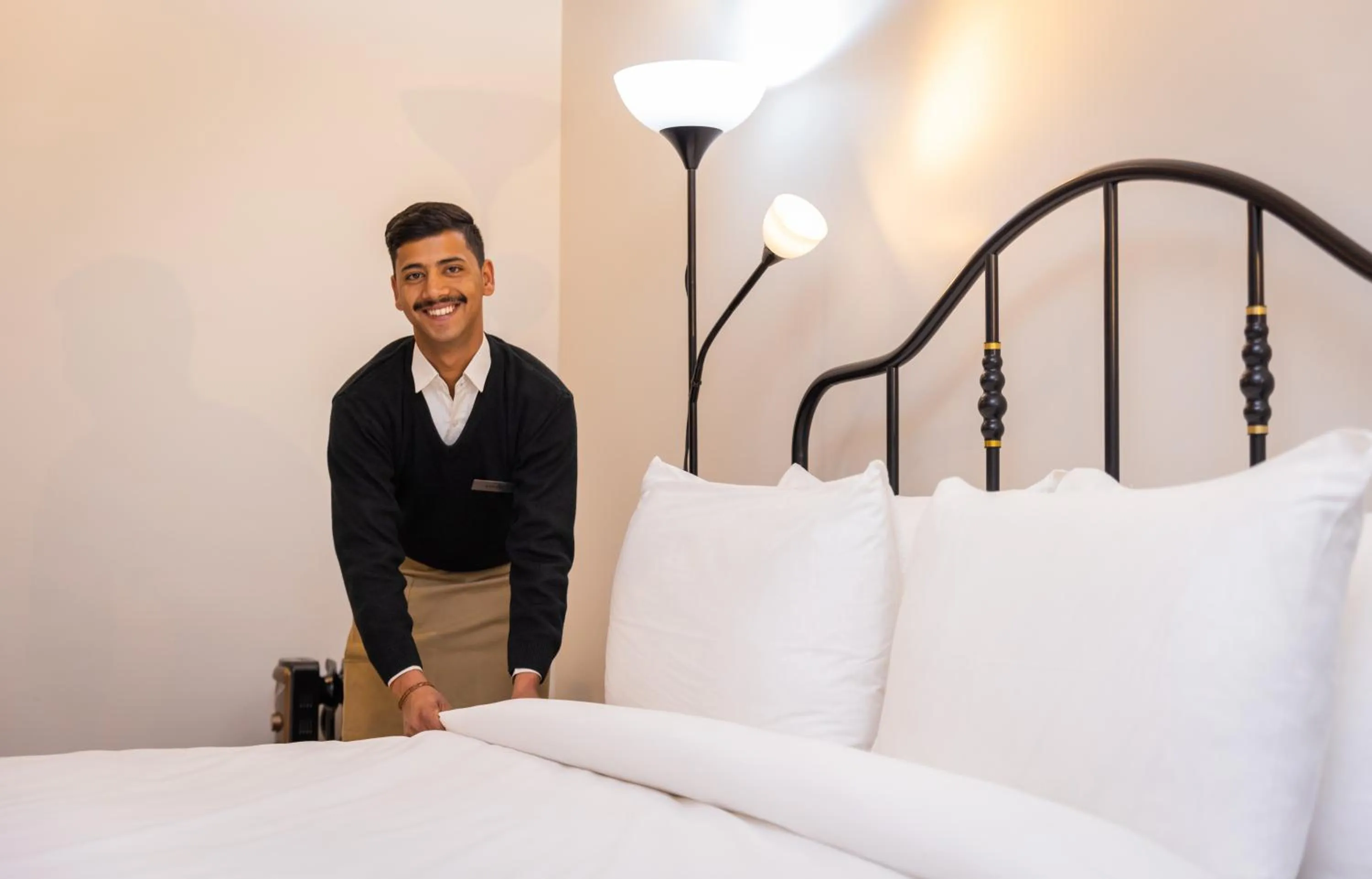 Staff, Bed in The Manor Luxury Apartments, Shimla