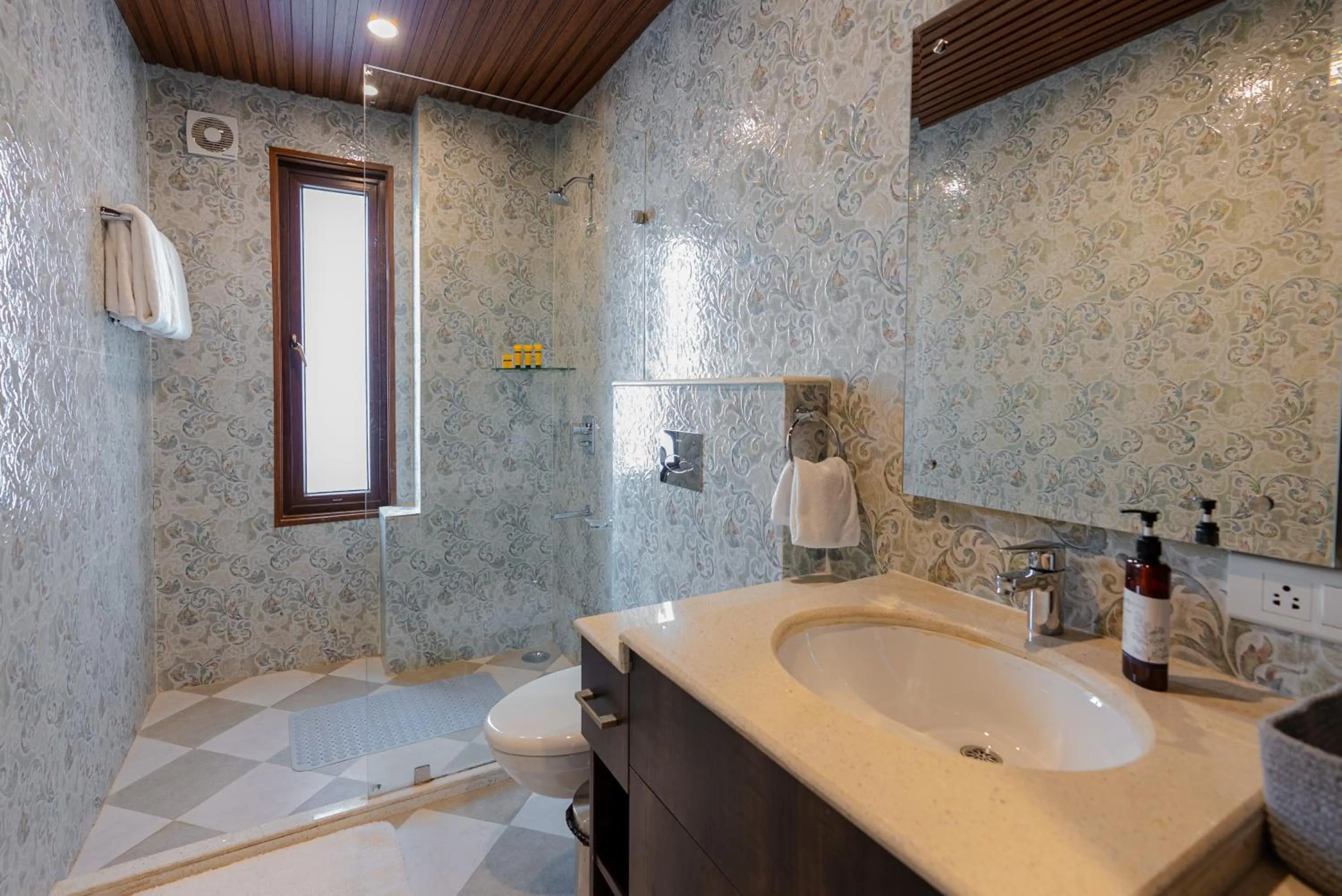Bathroom in The Manor Luxury Apartments, Shimla