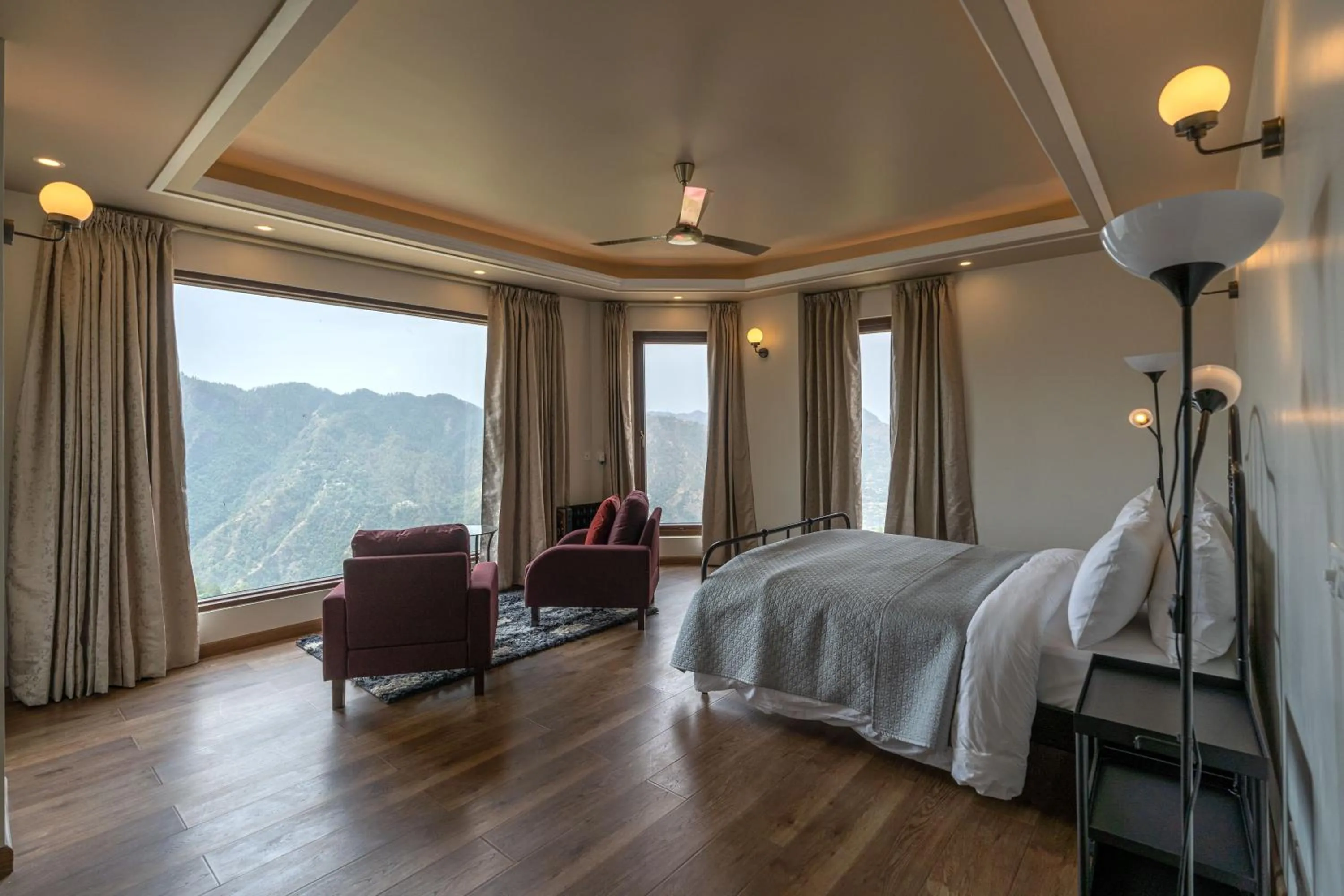Bedroom, Bed in The Manor Luxury Apartments, Shimla
