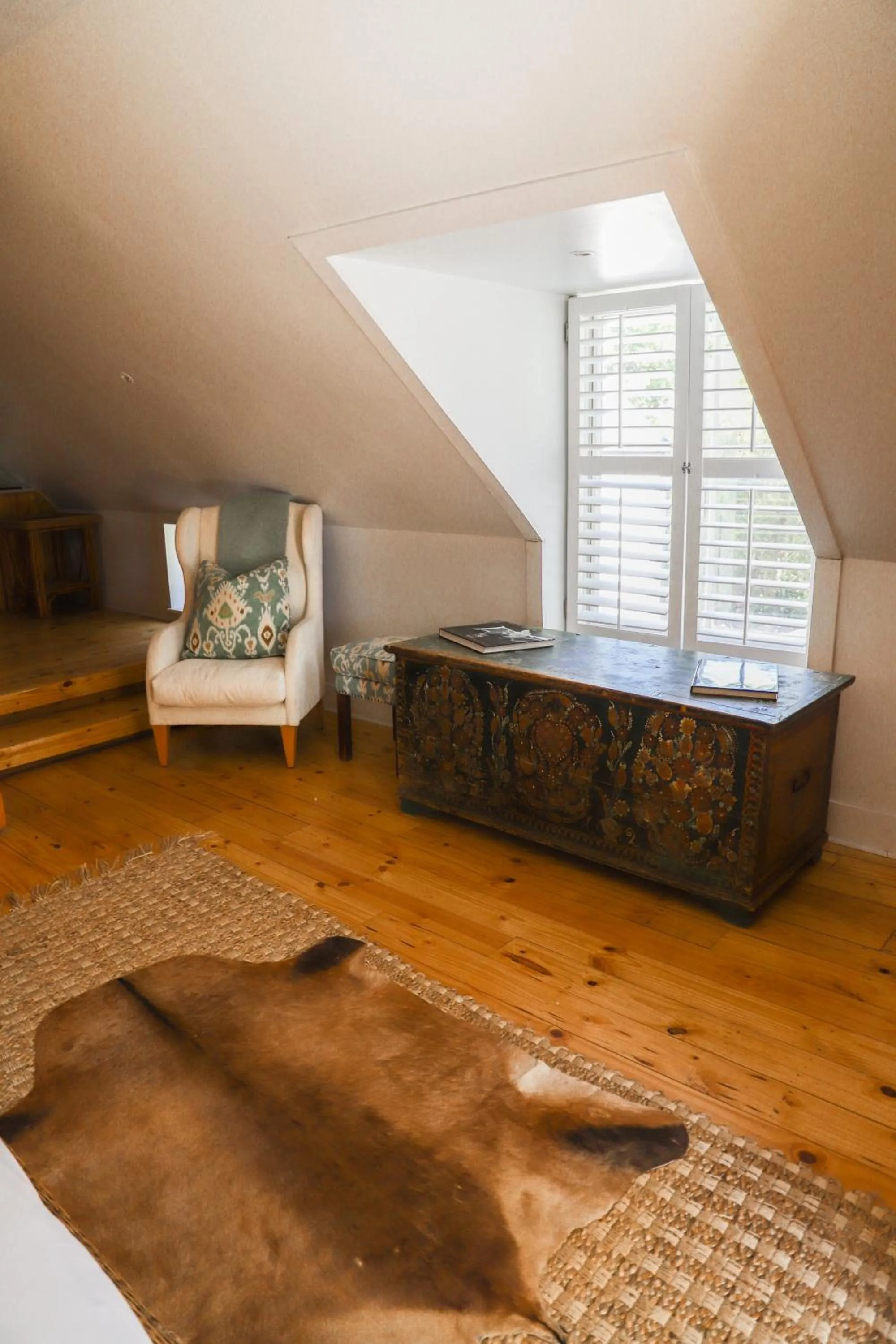 Seating area, Bed in Big Sky Ranch