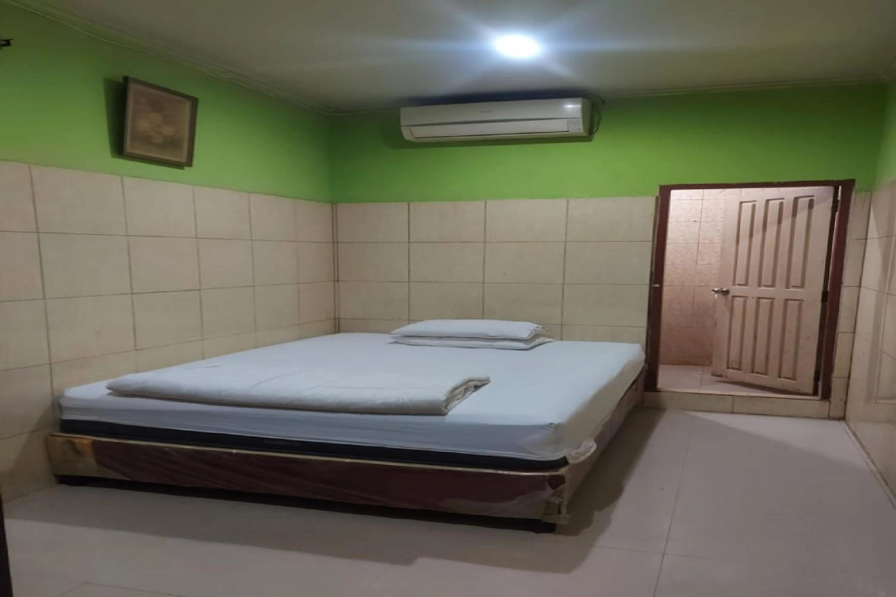 Bedroom, Bed in Hotel Mulia Kendari Mitra RedDoorz