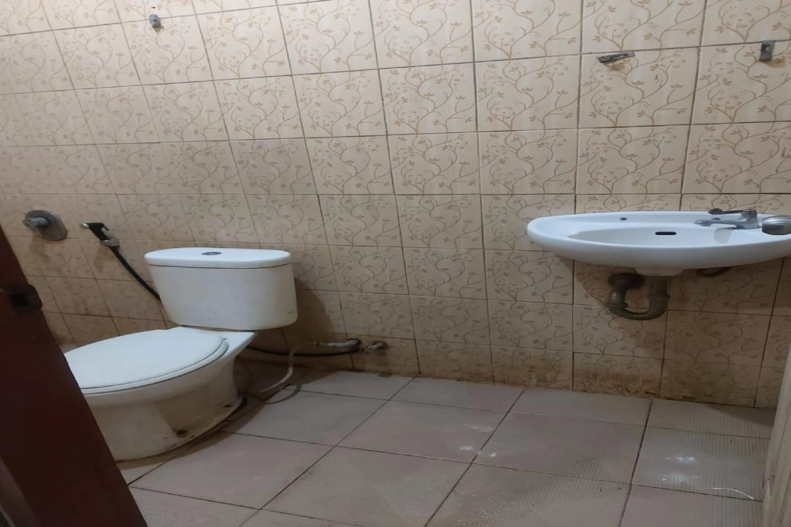 Bathroom in Hotel Mulia Kendari Mitra RedDoorz