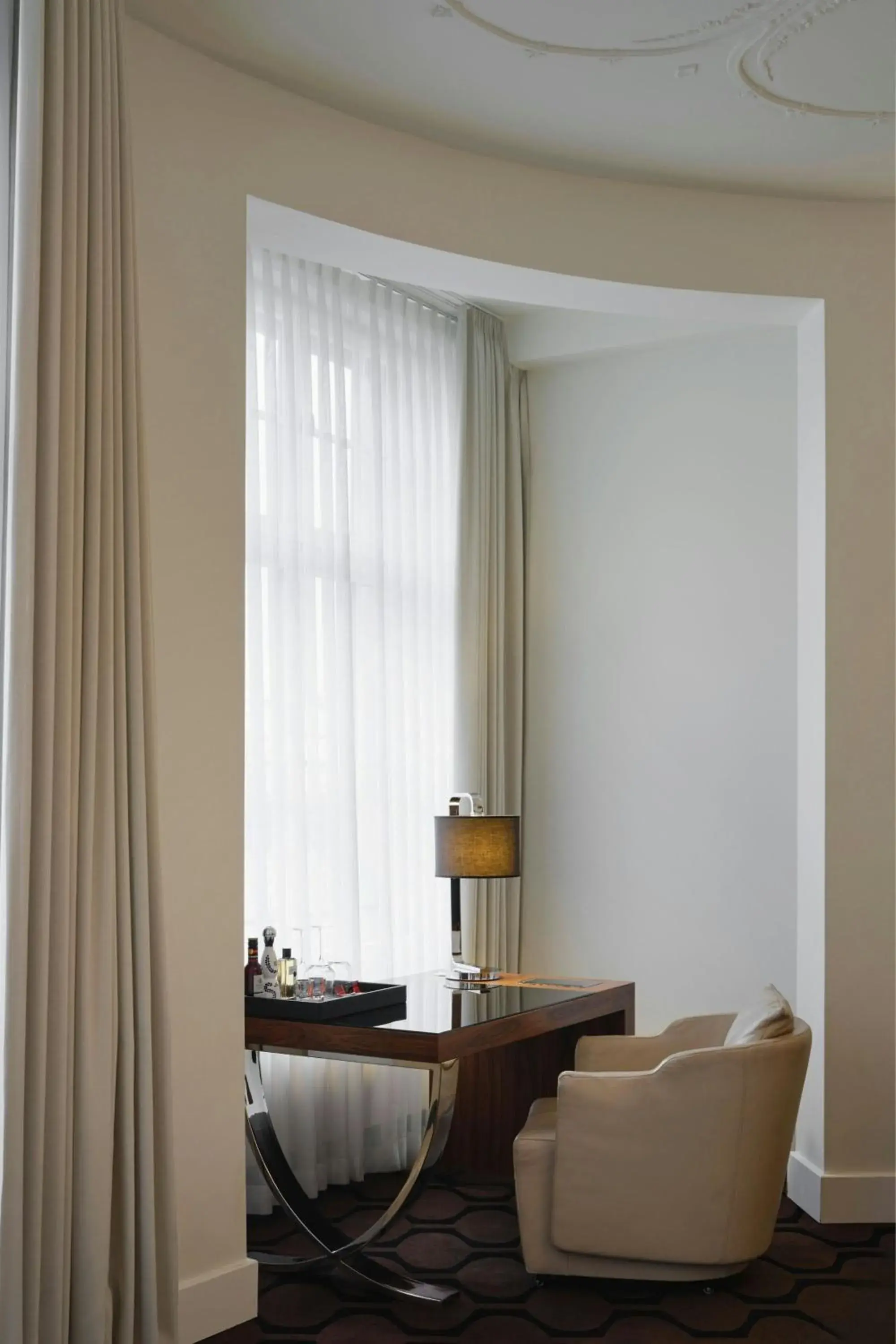 Junior Suite, 1 King in Roomers Berlin Steinplatz, Autograph Collection Junior Suite, 1 King in Roomers Berlin Steinplatz, Autograph Collection