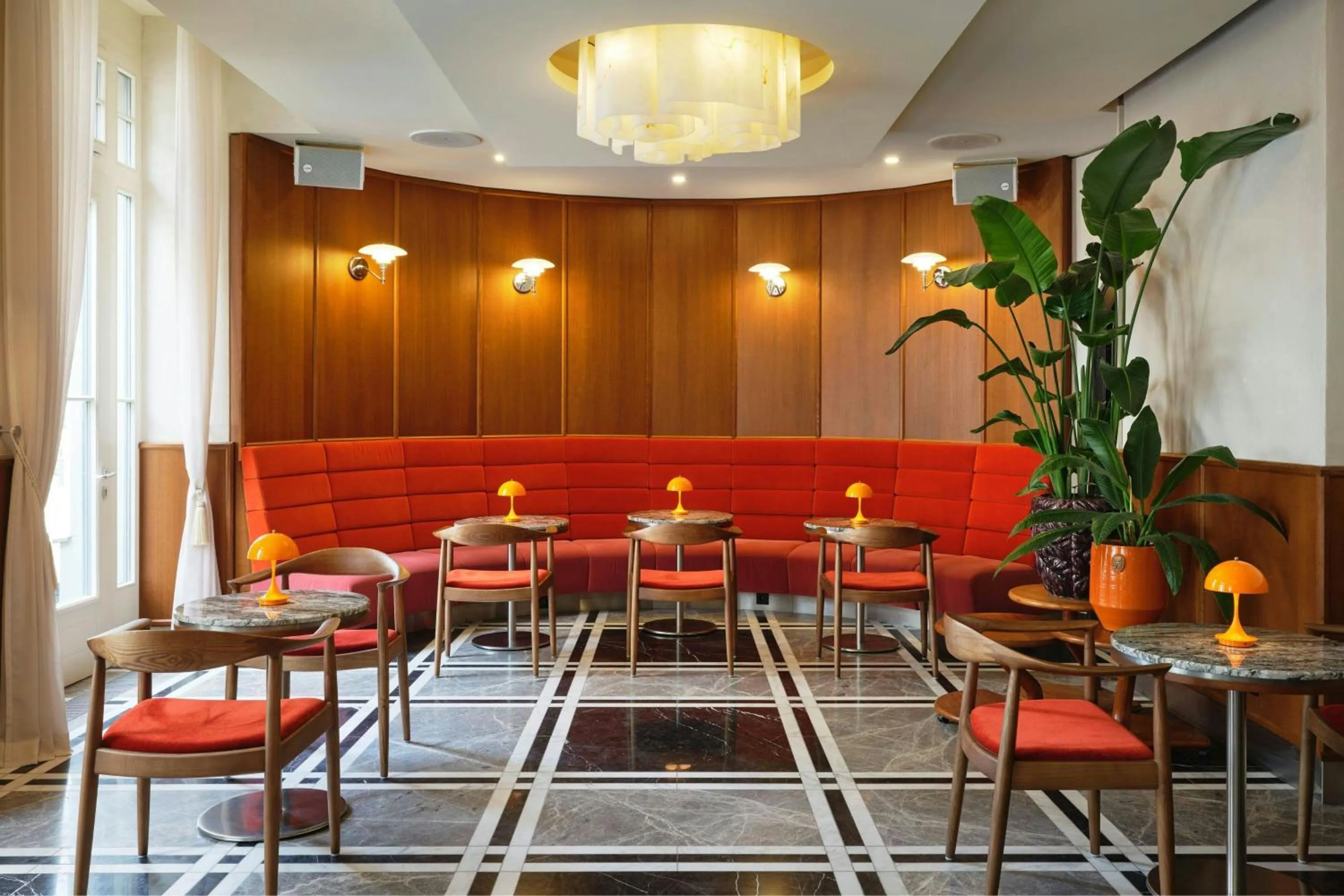 Restaurant/places to eat in Roomers Berlin Steinplatz, Autograph Collection