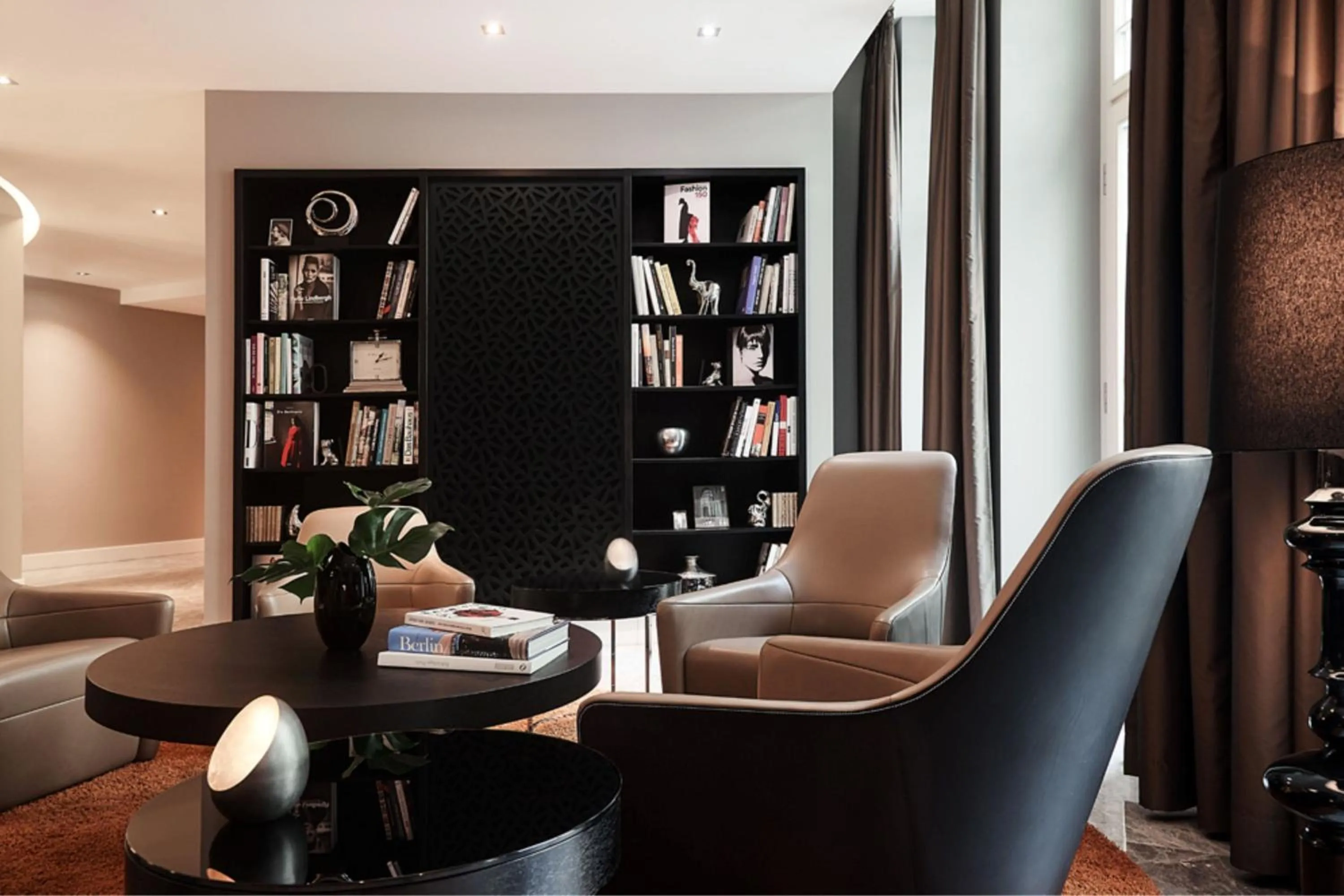 Lobby or reception in Roomers Berlin Steinplatz, Autograph Collection