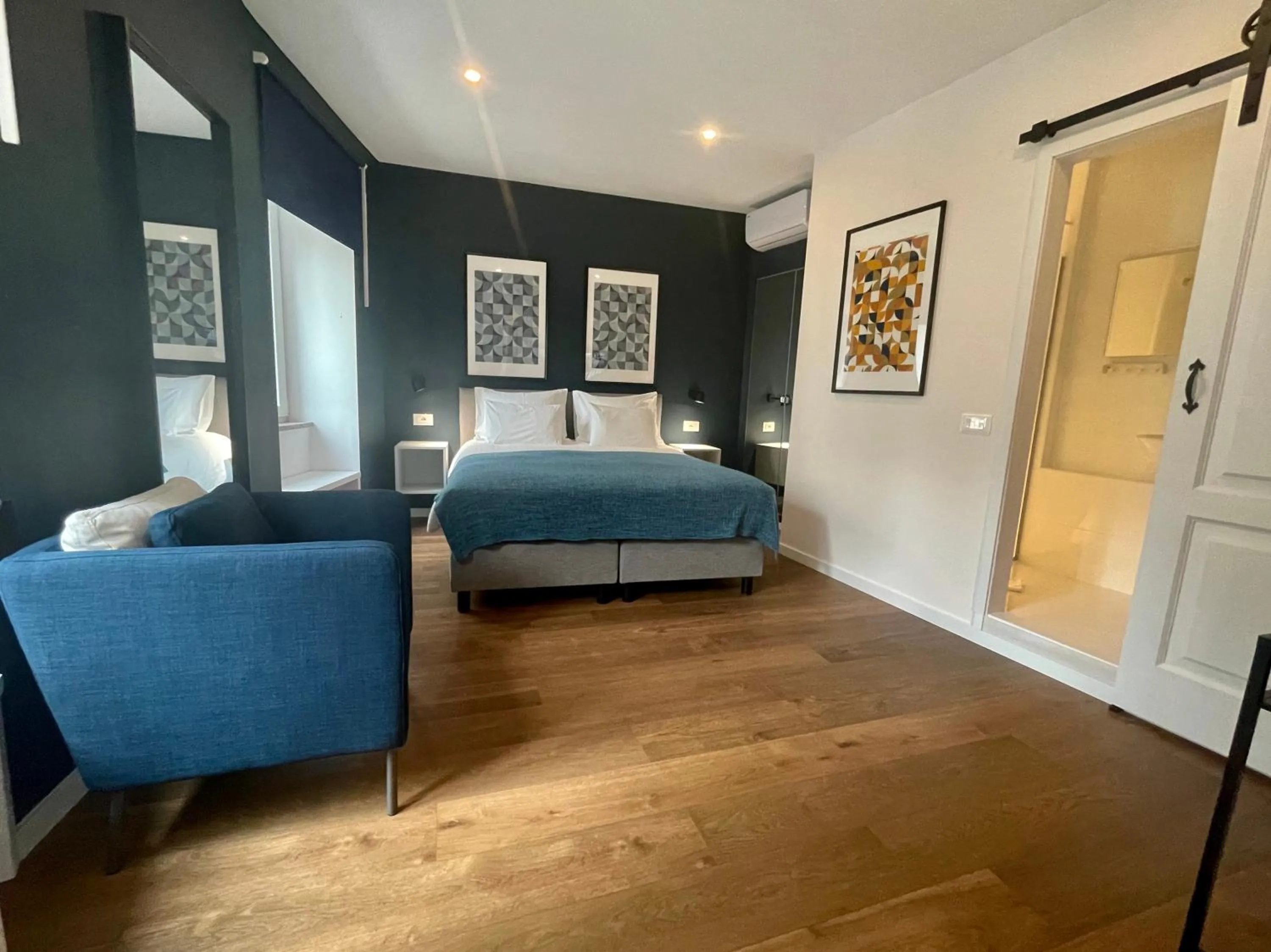 Photo of the whole room in TRE RE - self check in