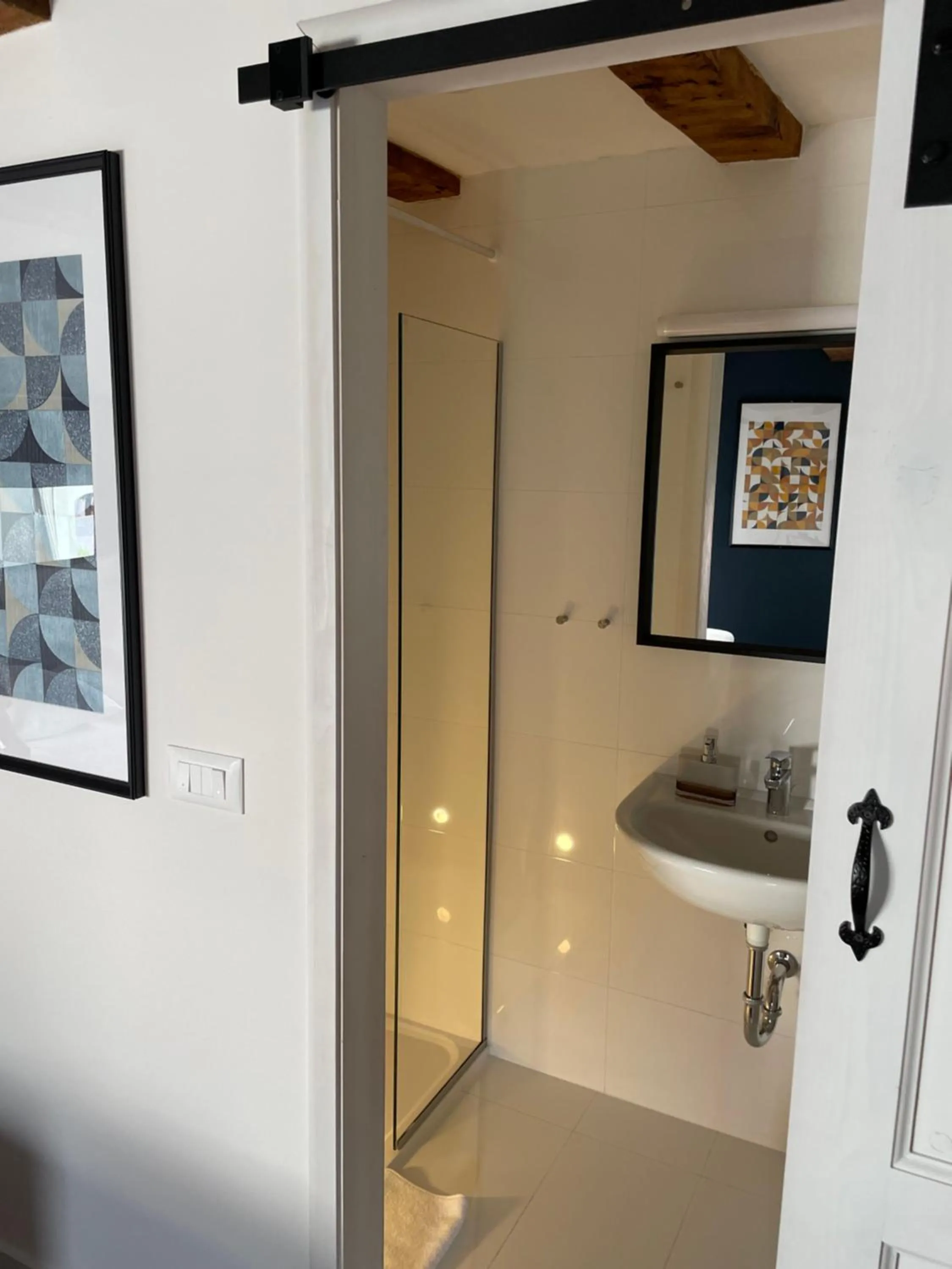 Bathroom in TRE RE - self check in