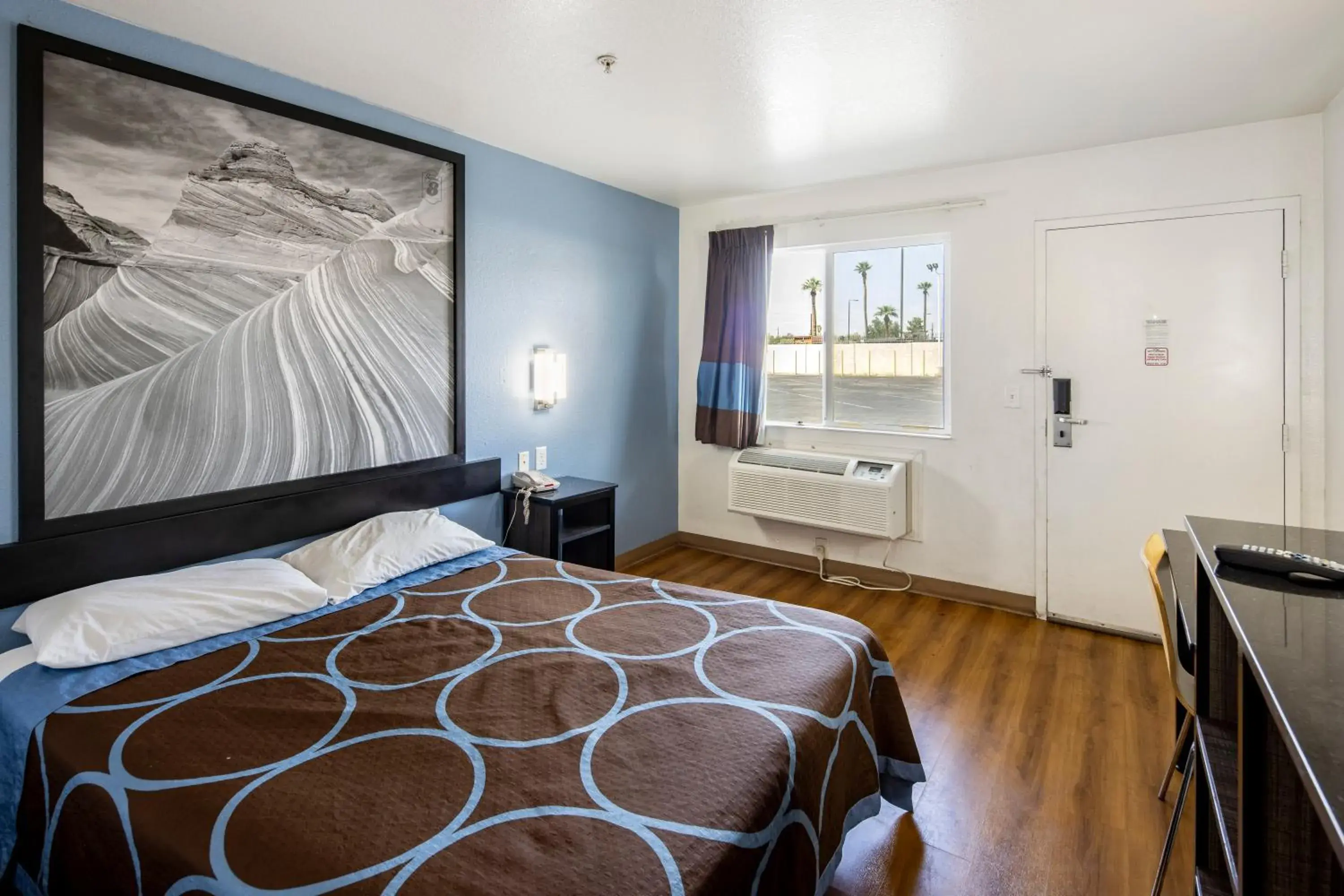 Queen Room - Non-Smoking in Super 8 by Wyndham Phoenix West Queen Room - Non-Smoking in Super 8 by Wyndham Phoenix West