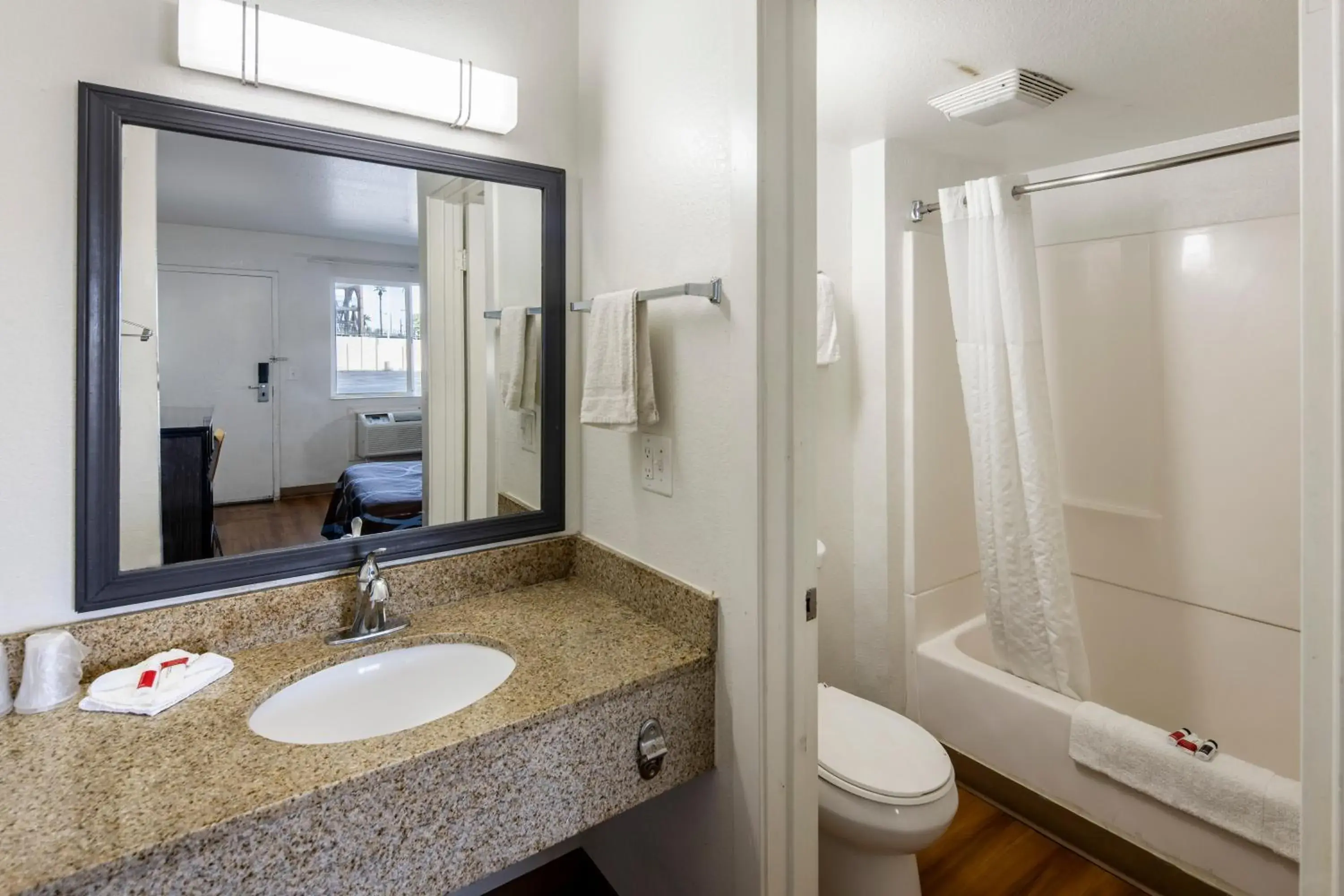 Double Room with Two Double Beds - Non-Smoking in Super 8 by Wyndham Phoenix West Double Room with Two Double Beds - Non-Smoking in Super 8 by Wyndham Phoenix West