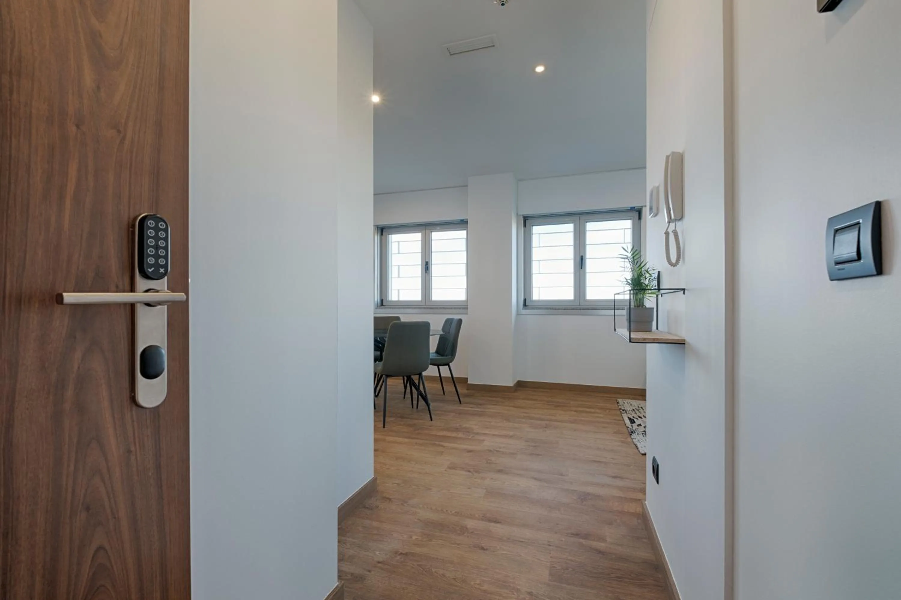 Dining area in TH Apartments by Como en Casa
