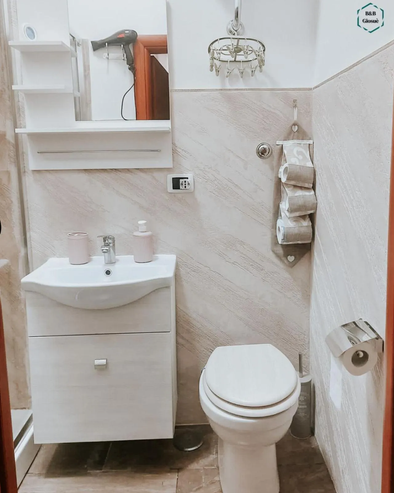 Bathroom in B&B Giosuè