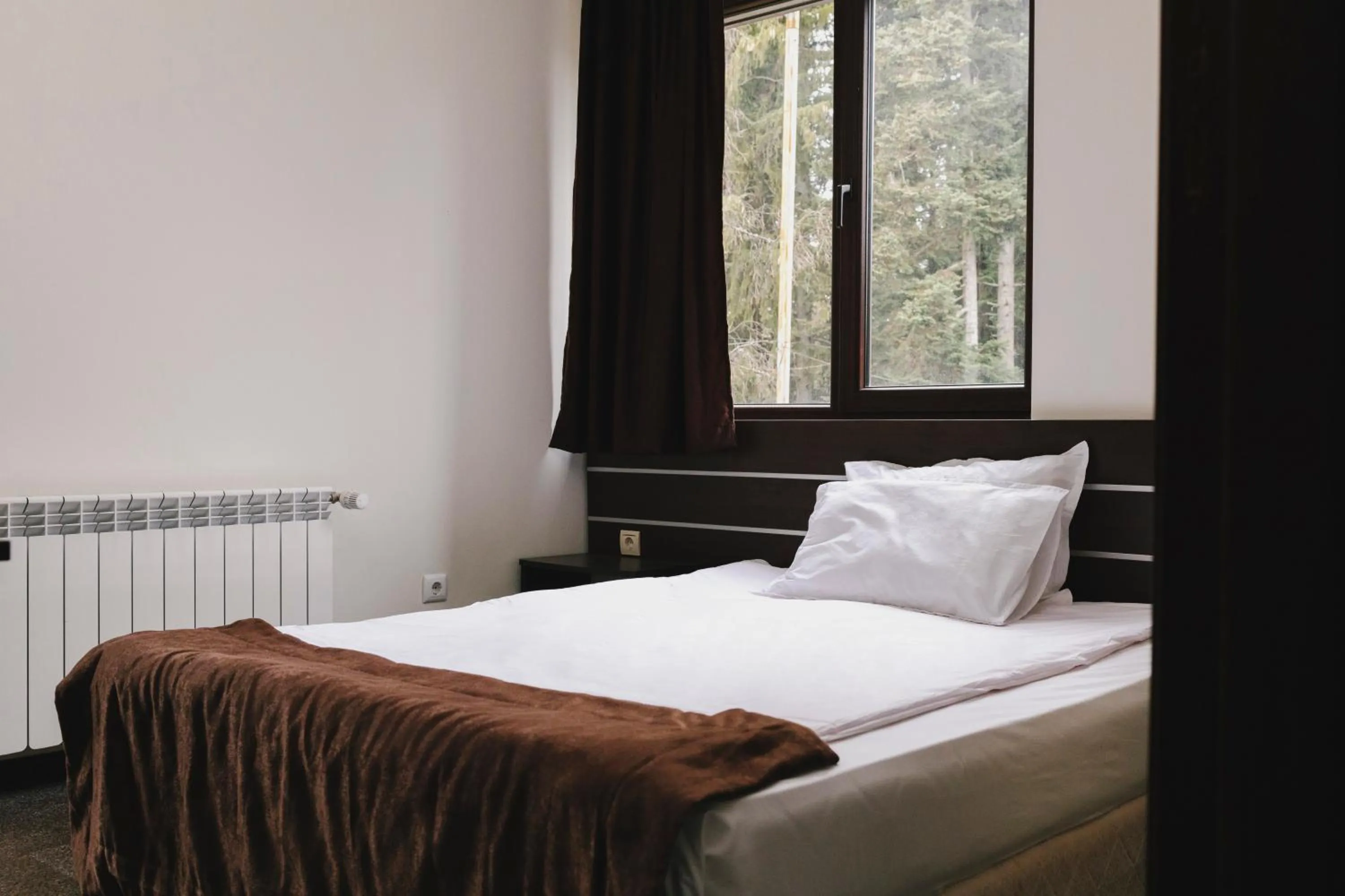 Bed in Borovets Green Hotel