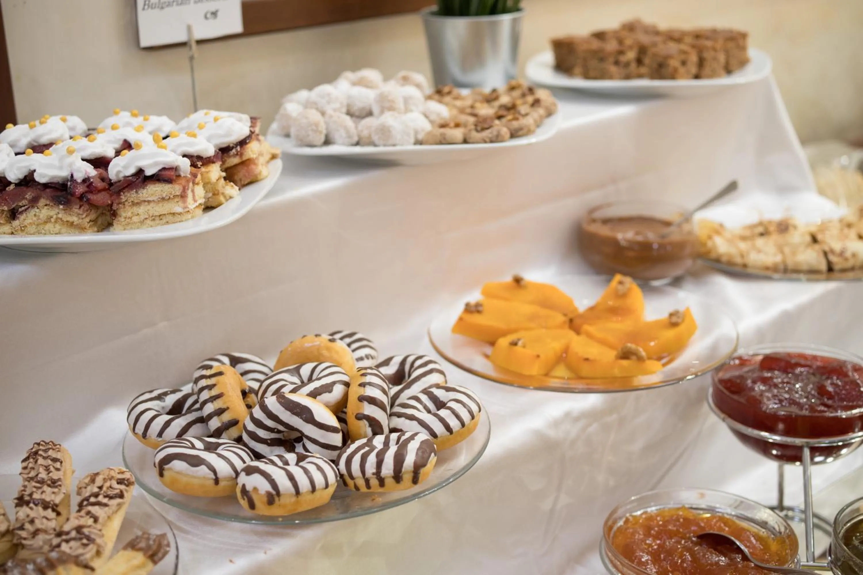 Buffet breakfast in Borovets Green Hotel