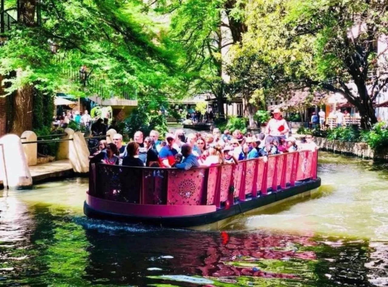 City view in Guest House with Loft Near Downtown