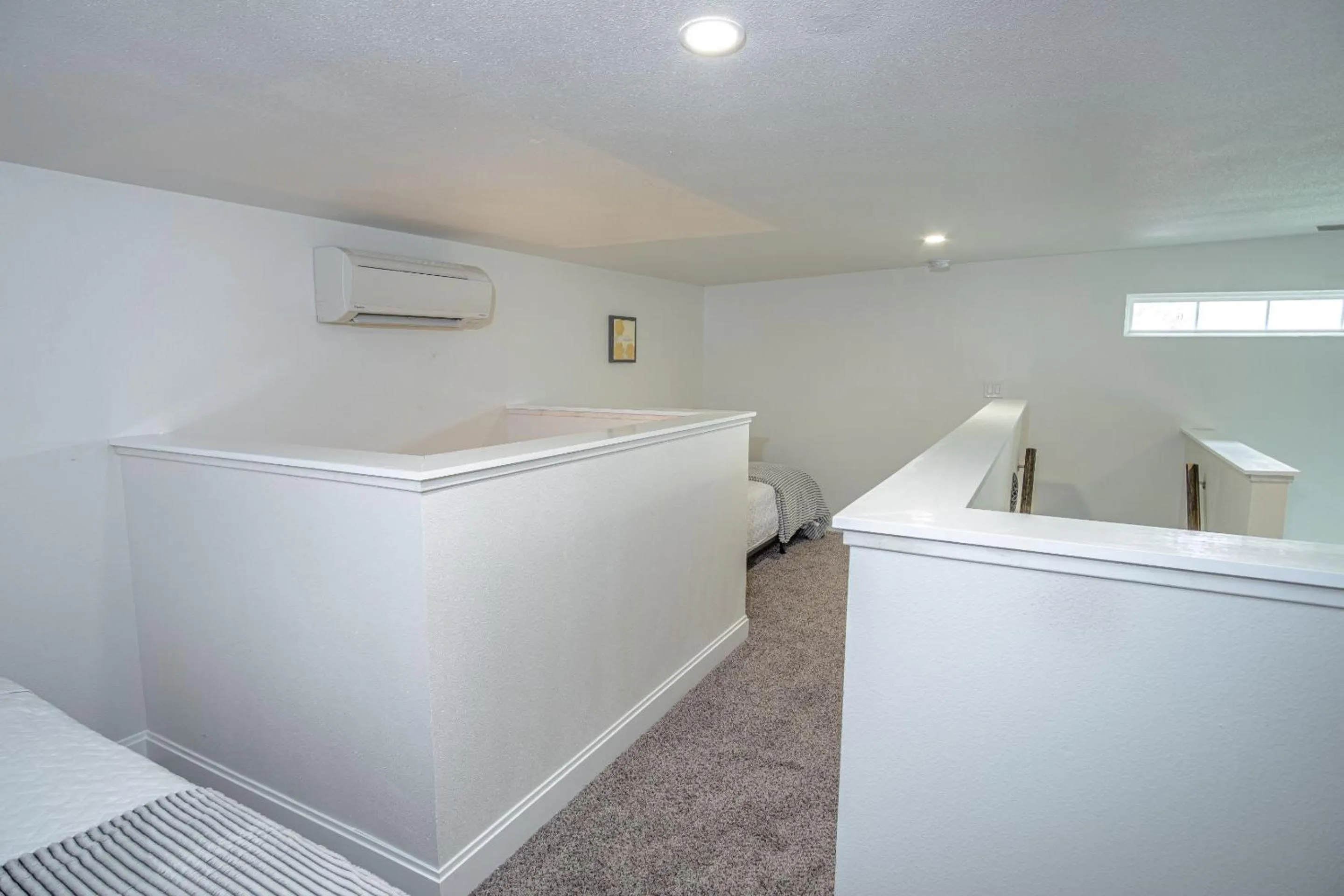 Bedroom in Guest House with Loft Near Downtown