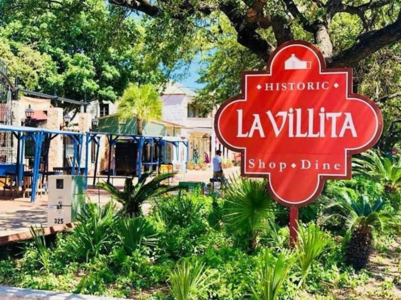 City view in Guest House with Loft Near Downtown