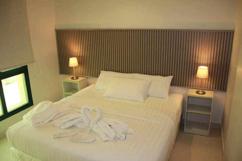 Bed in Times Square Suite Hotel