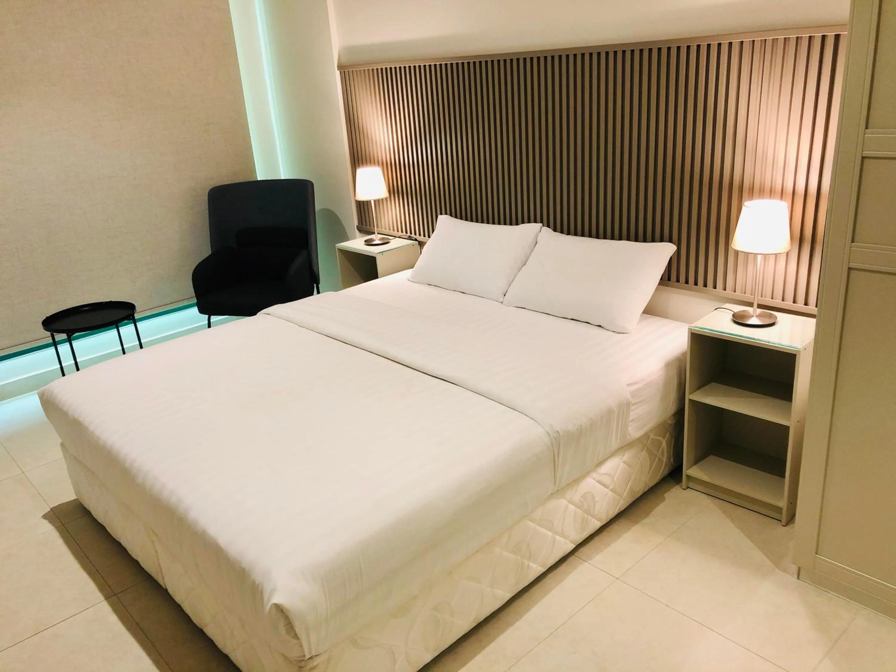 Bed in Times Square Suite Hotel