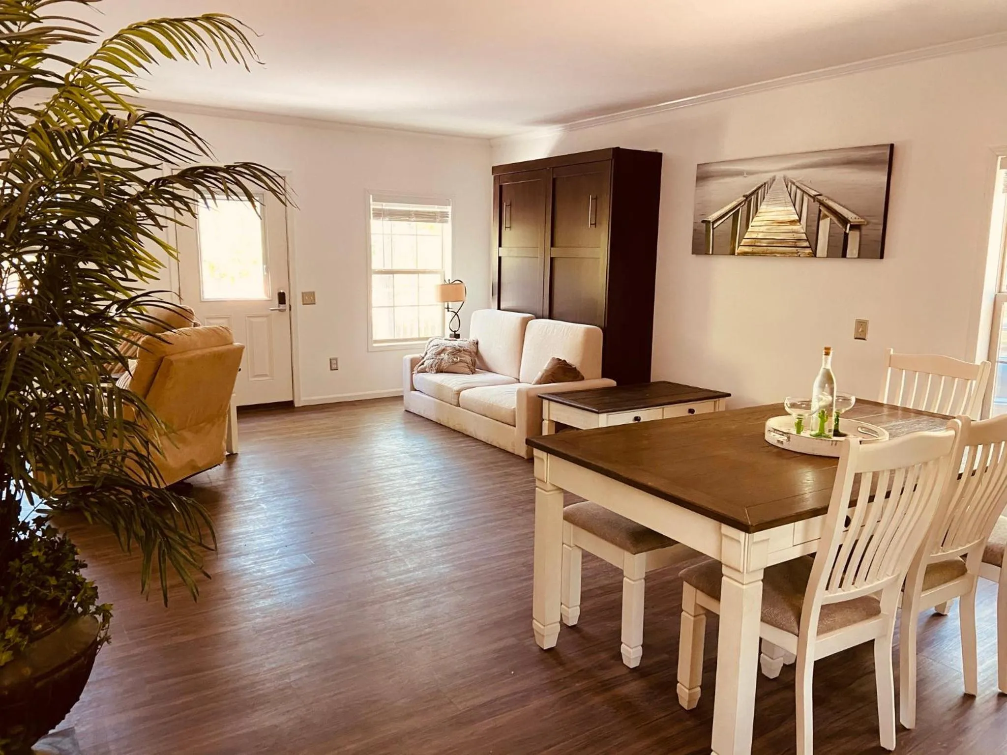 Living room in Swan Lake Resort