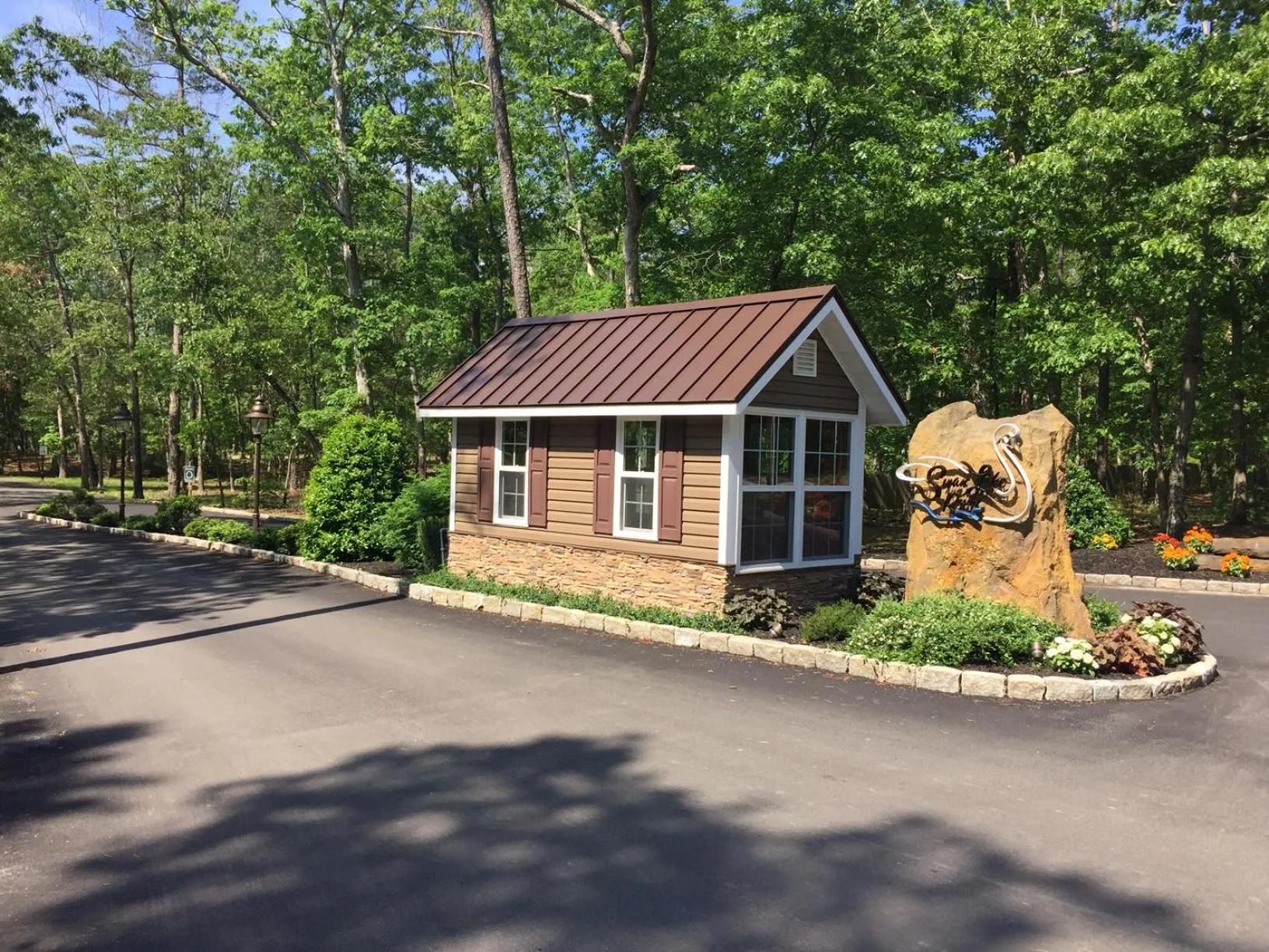 Facade/entrance in Swan Lake Resort