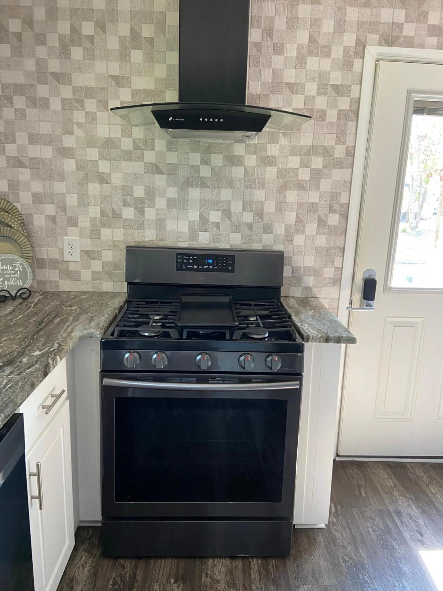 Kitchen or kitchenette in Swan Lake Resort