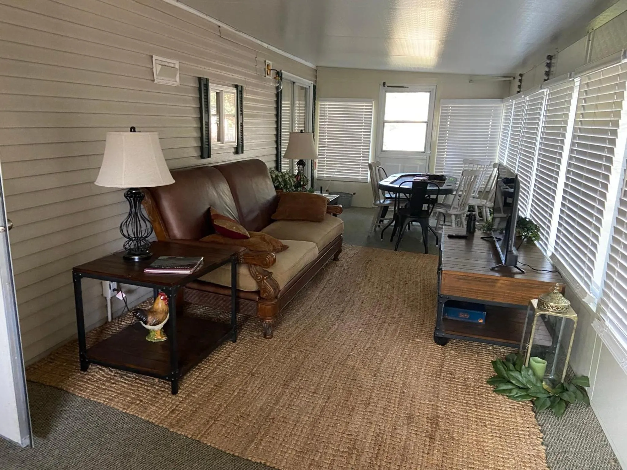 Living room in Swan Lake Resort