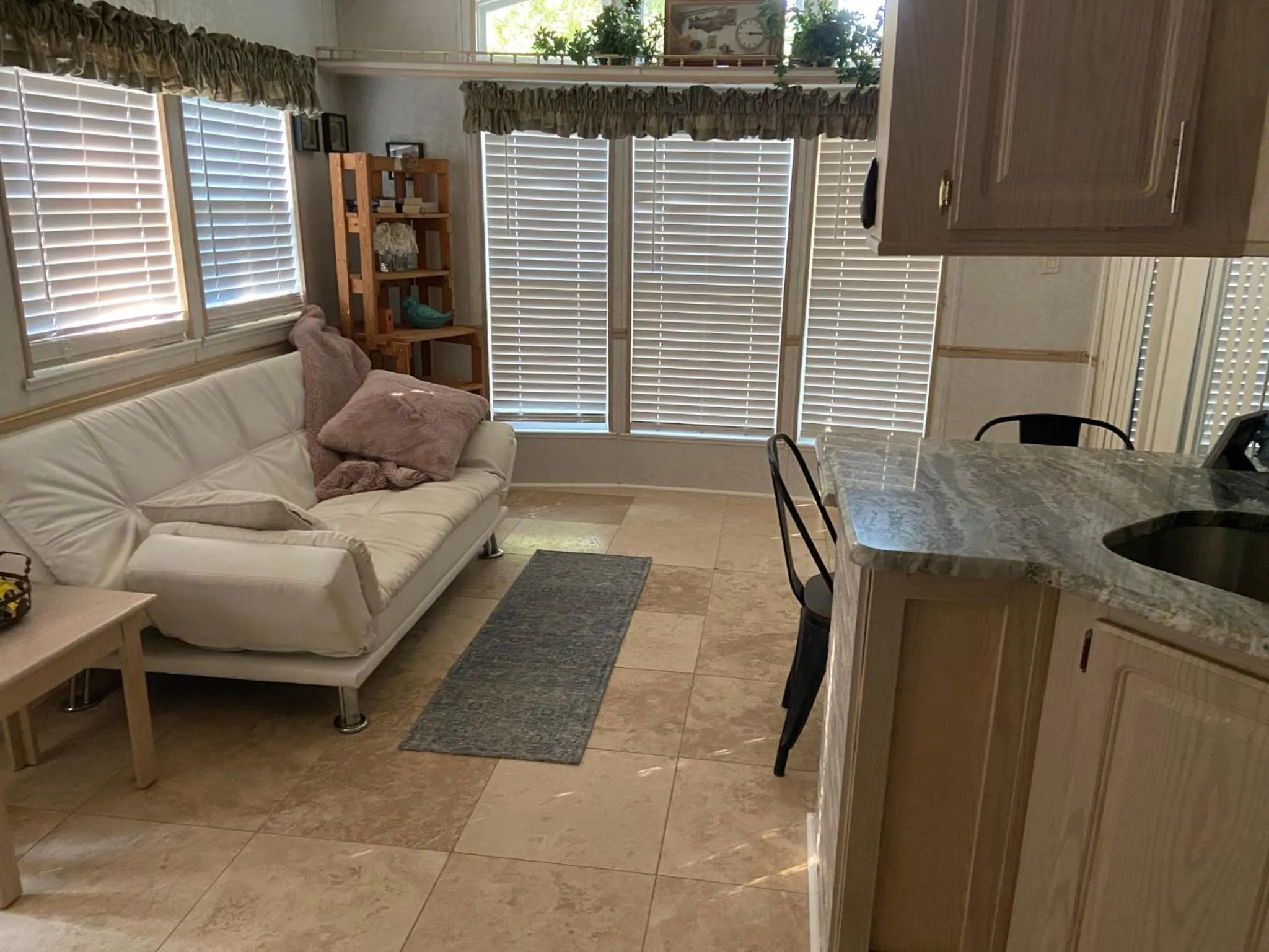 Living room in Swan Lake Resort