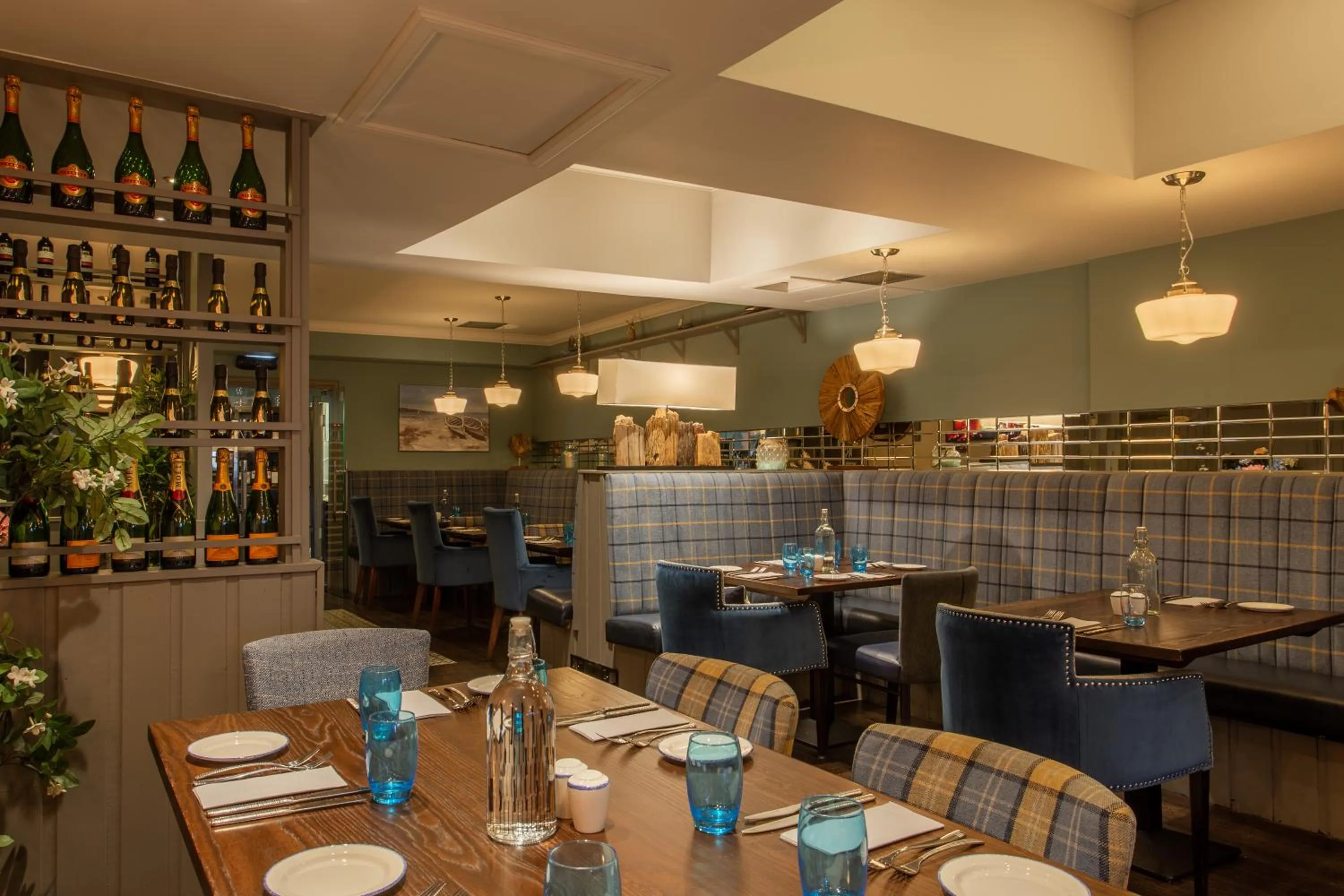 Restaurant/places to eat in Riva Boutique Hotel