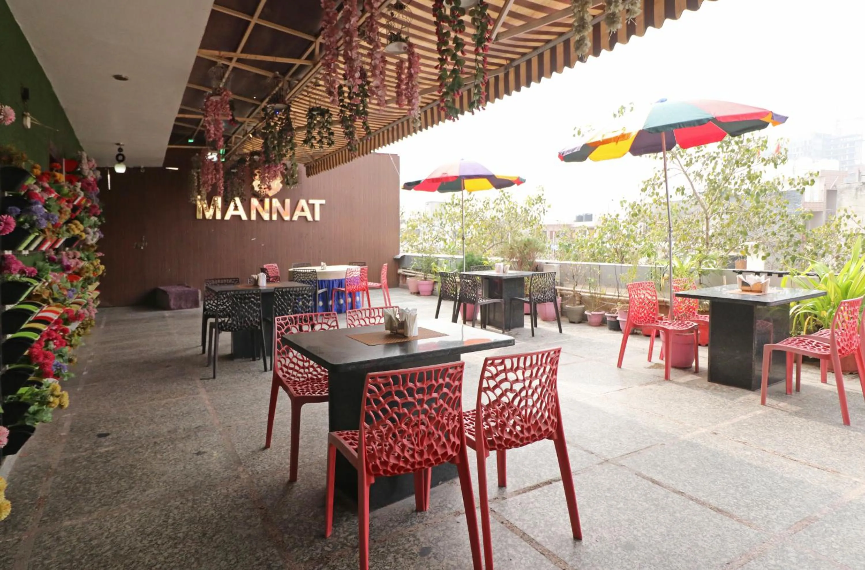 Restaurant/places to eat in Hotel Mannat international by Mannat